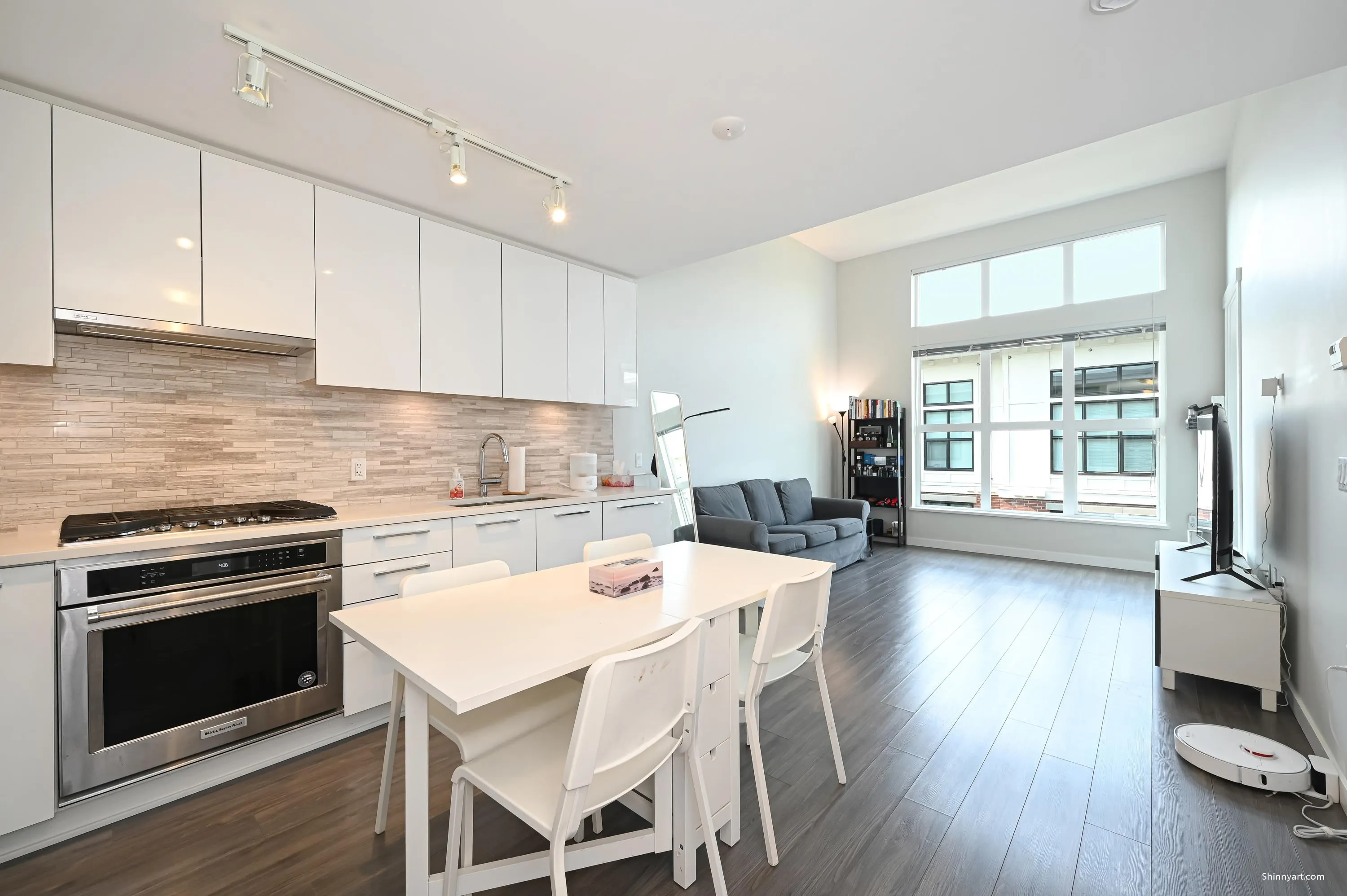 9551 Alexandra Road #427