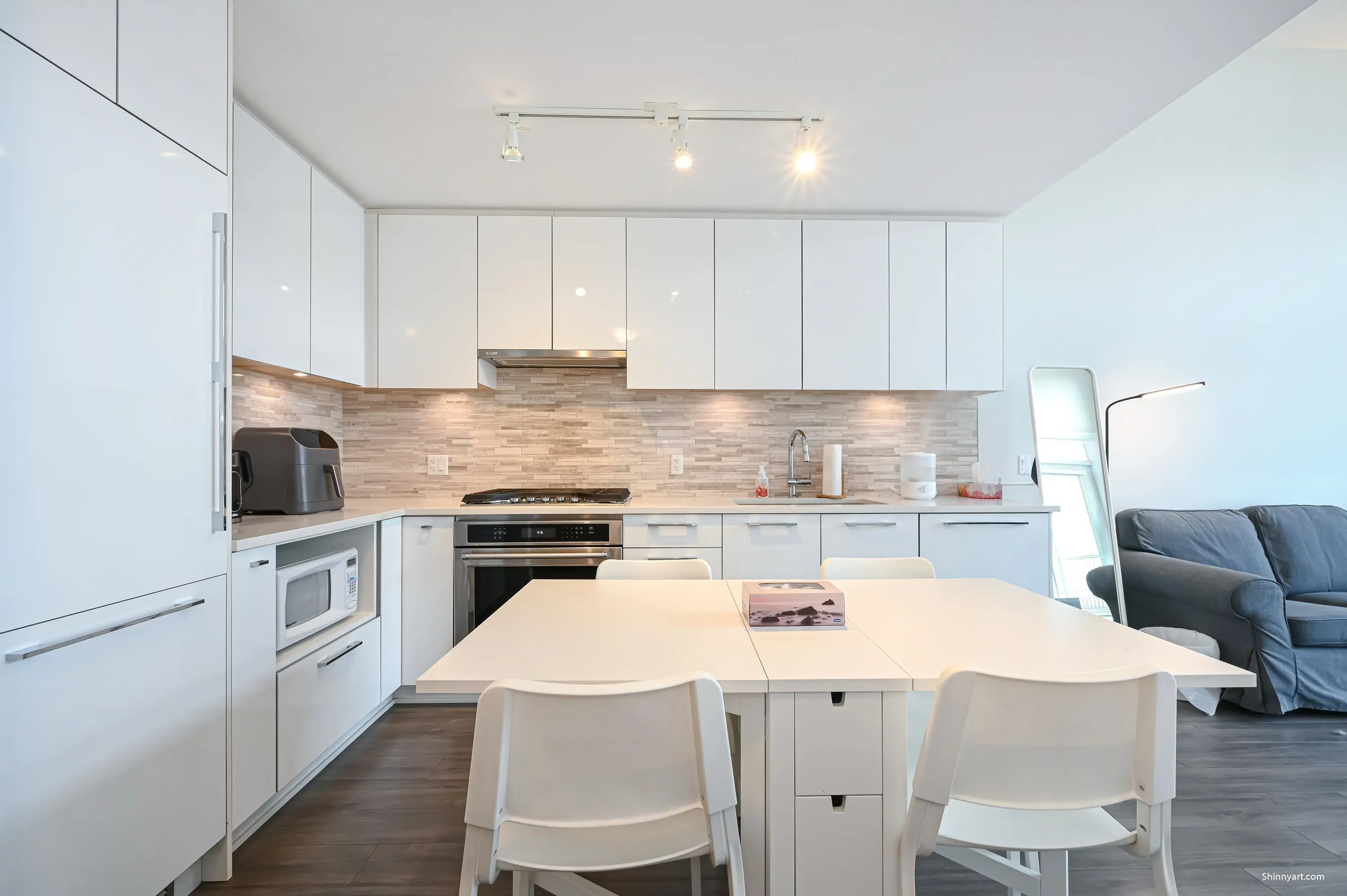 9551 Alexandra Road #427