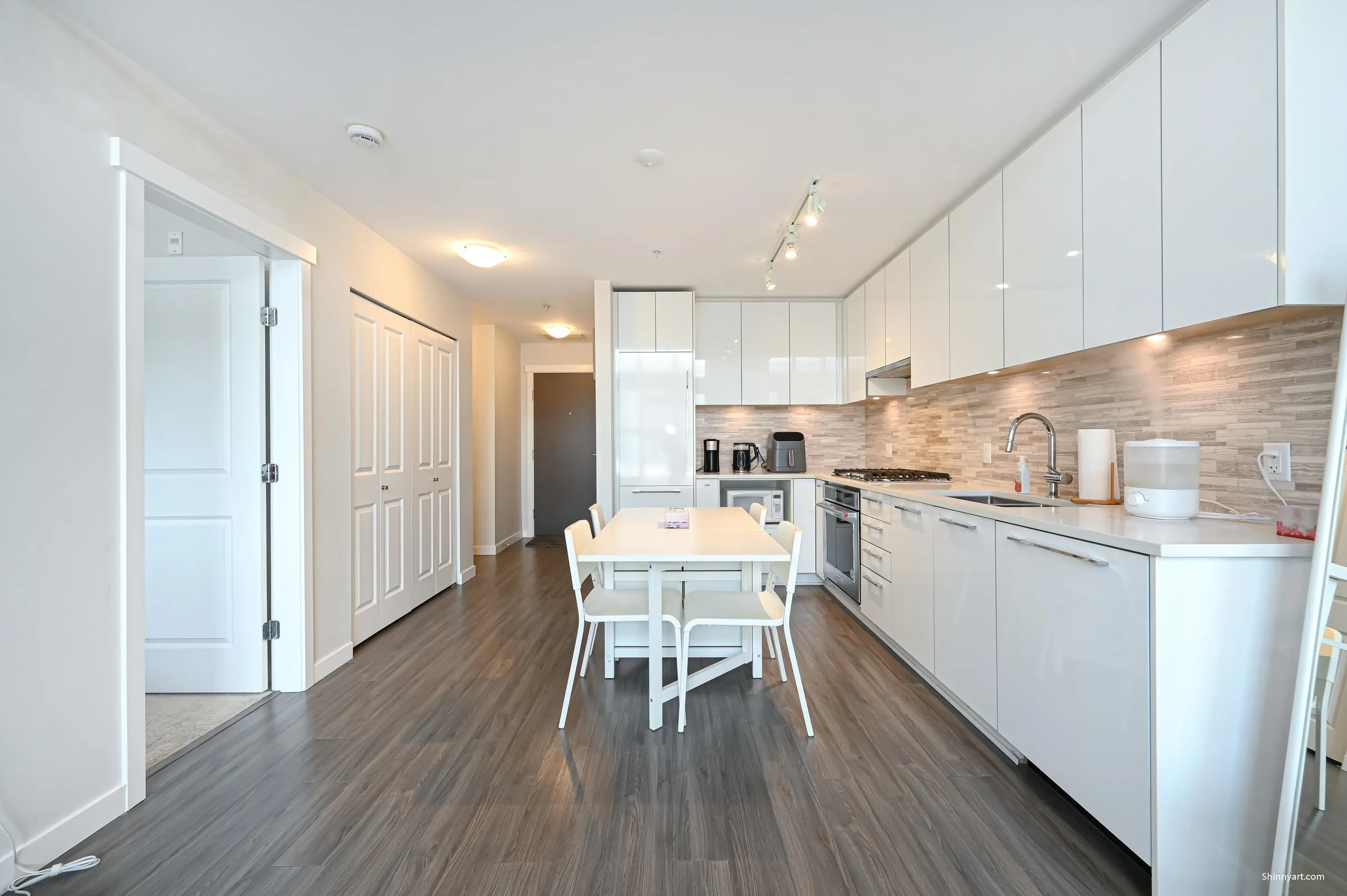 9551 Alexandra Road #427