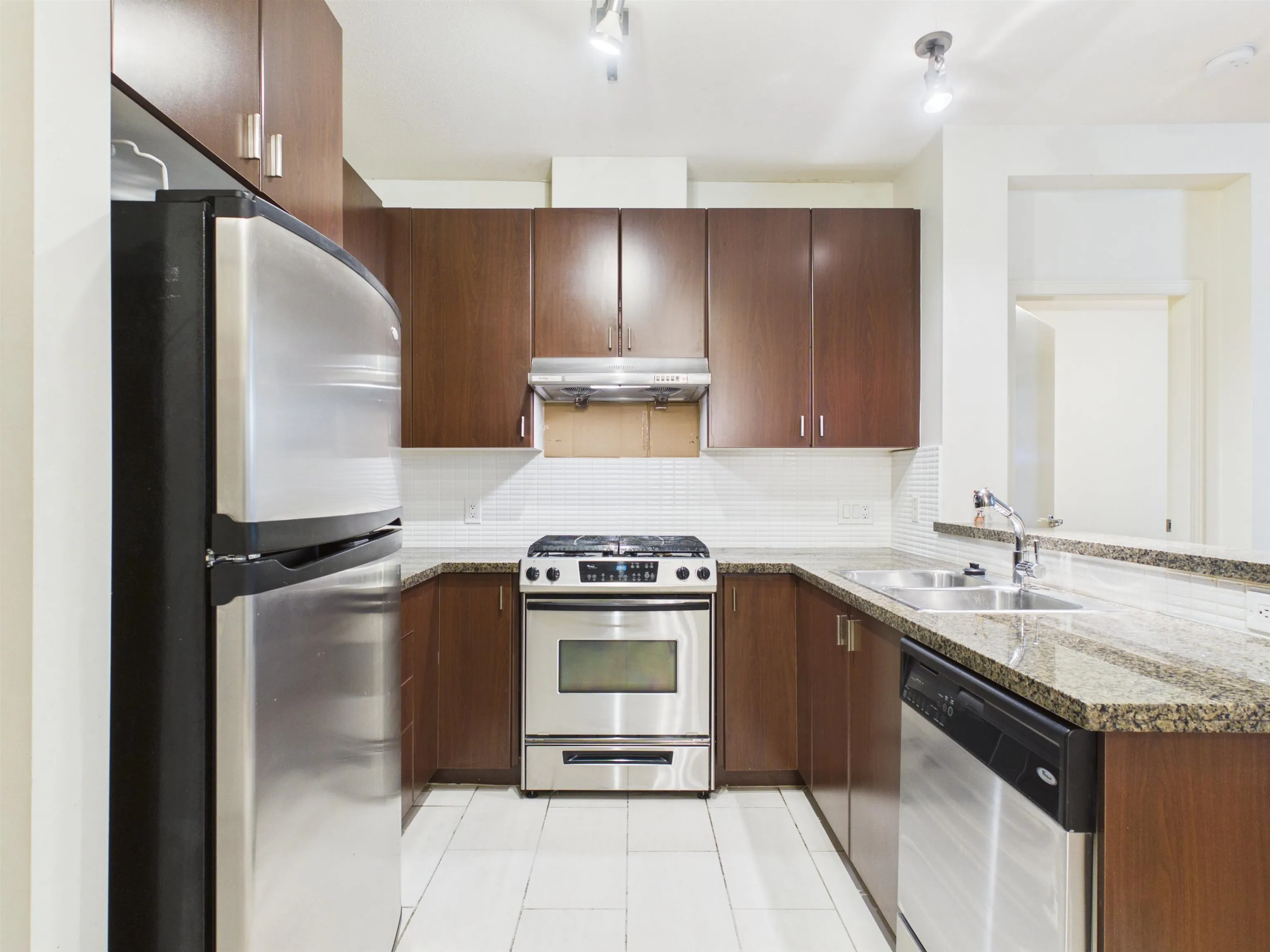 6888 Southpoint Drive #106