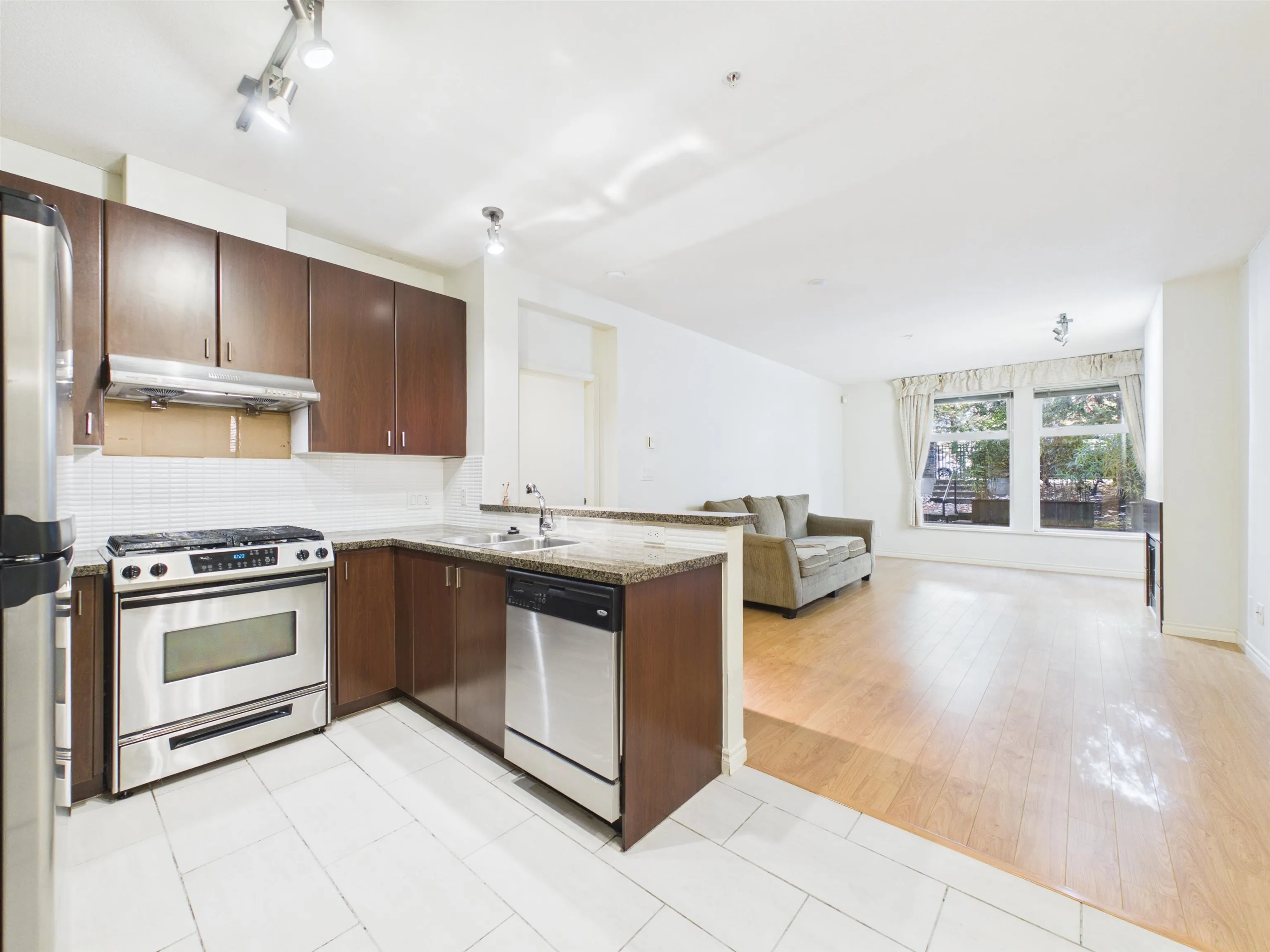 6888 Southpoint Drive #106