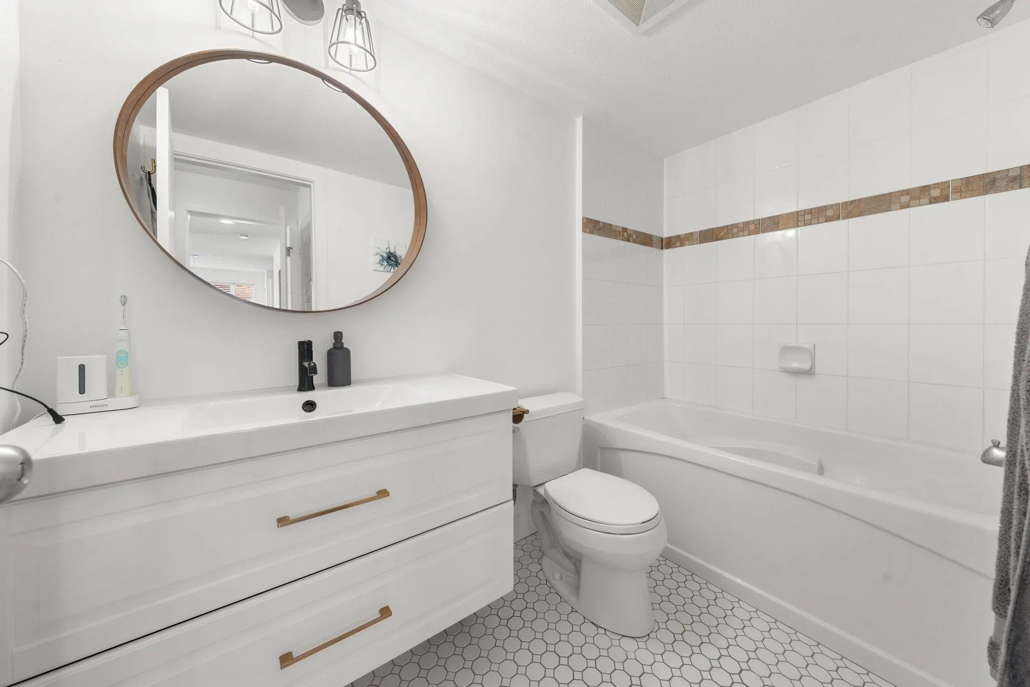 183 W 23rd Street #207