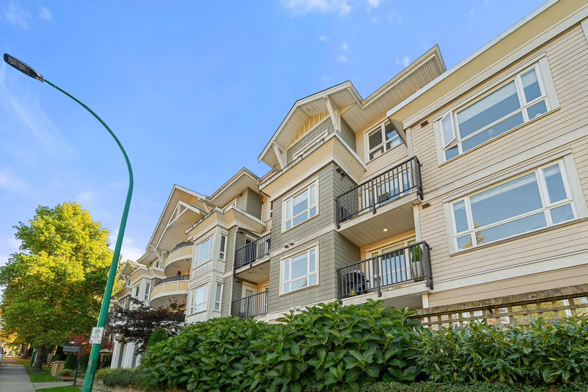 183 W 23rd Street #207