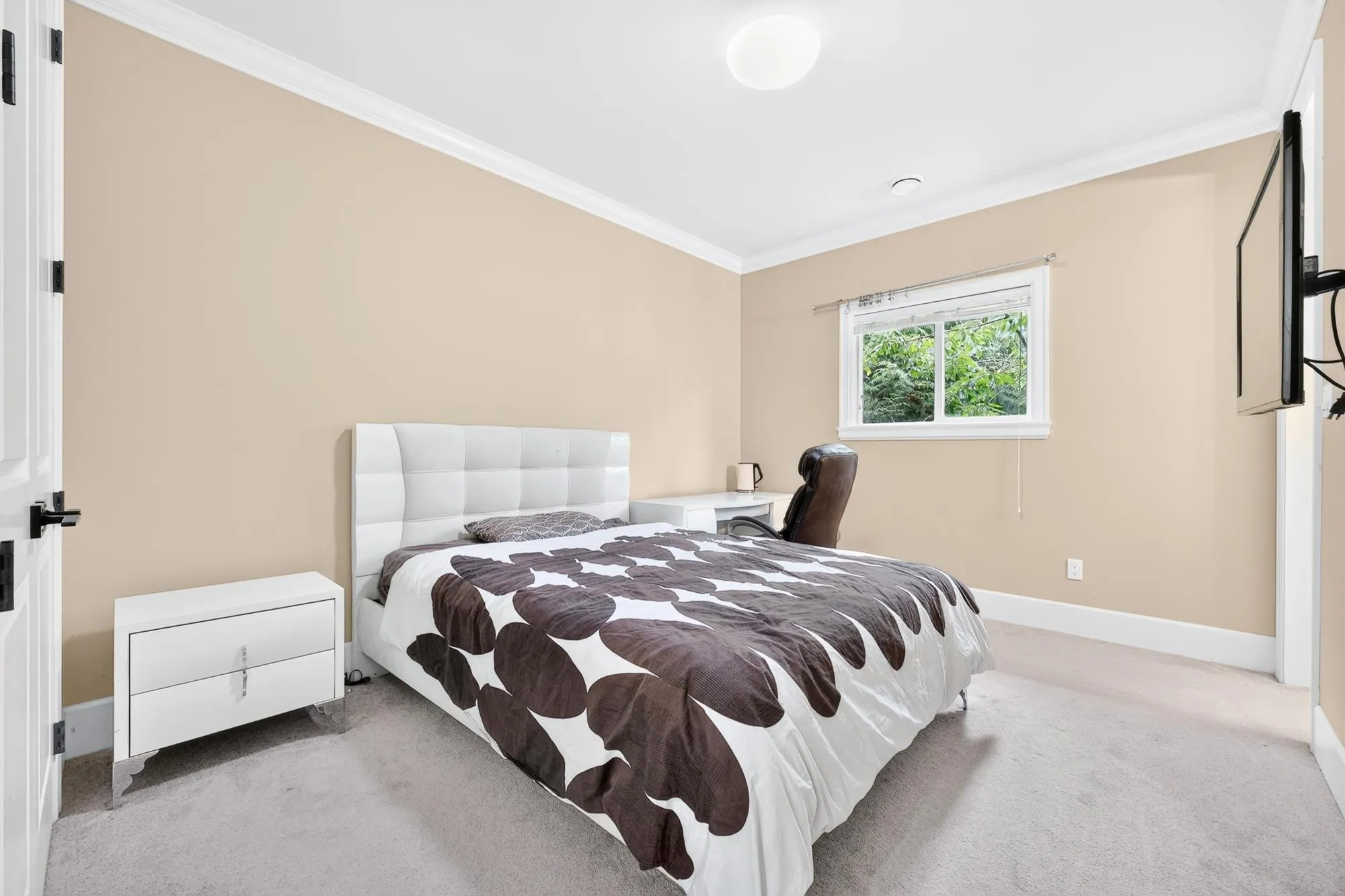 9491 Glenbrook Drive