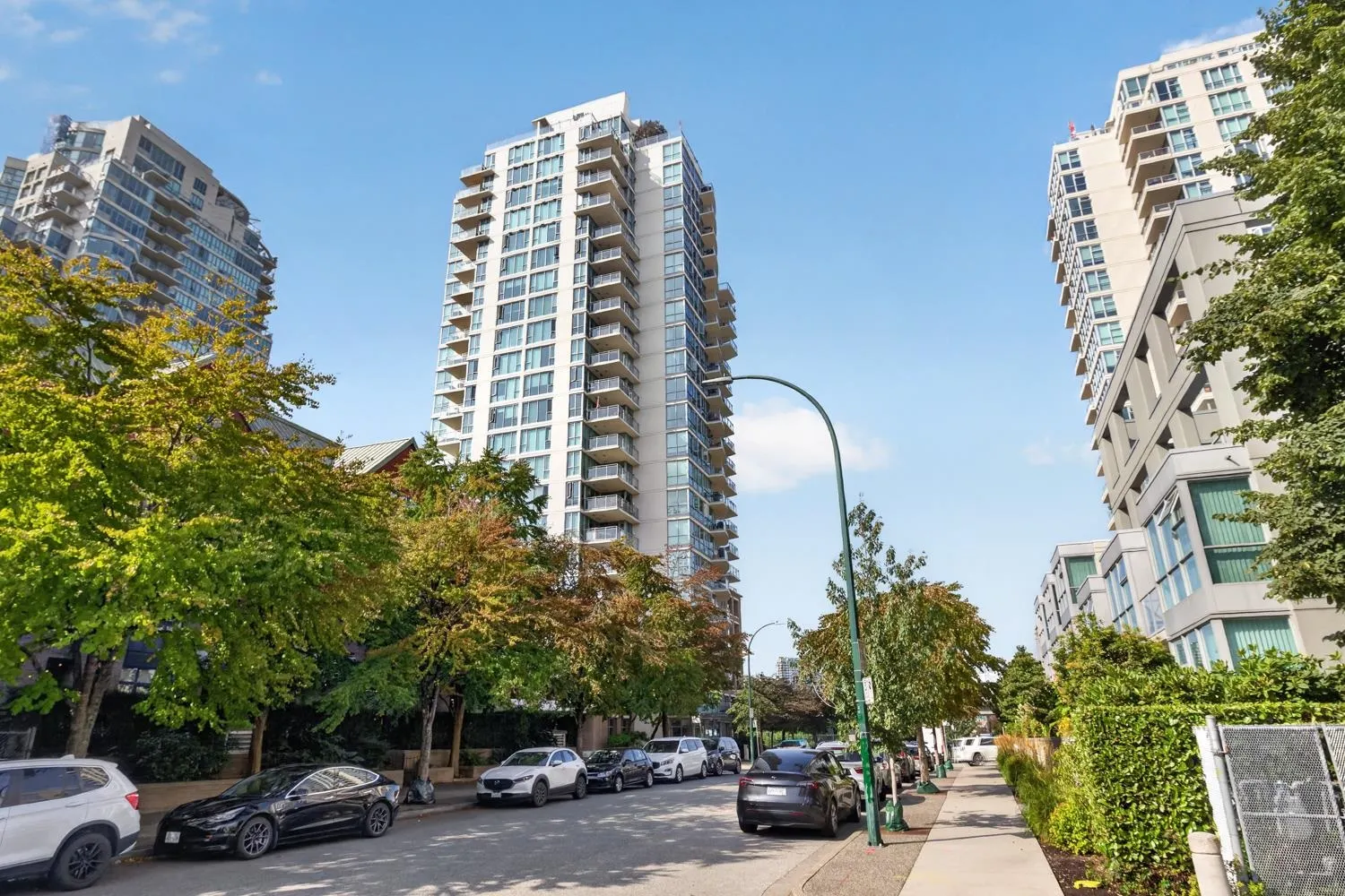 120 Milross Avenue #502