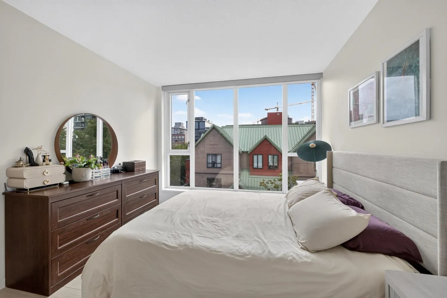120 Milross Avenue #502