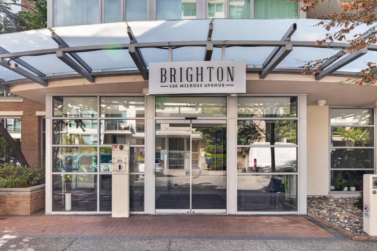 120 Milross Avenue #502