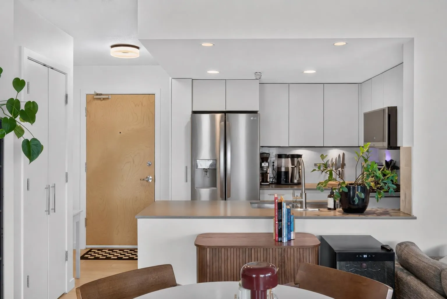 120 Milross Avenue #502