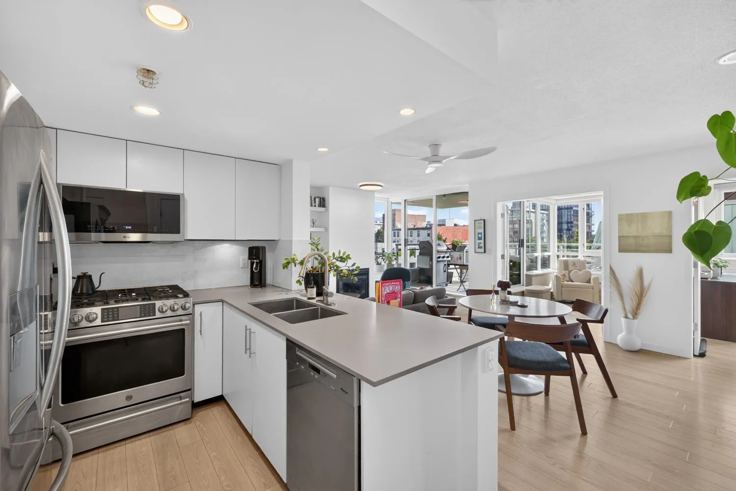 120 Milross Avenue #502