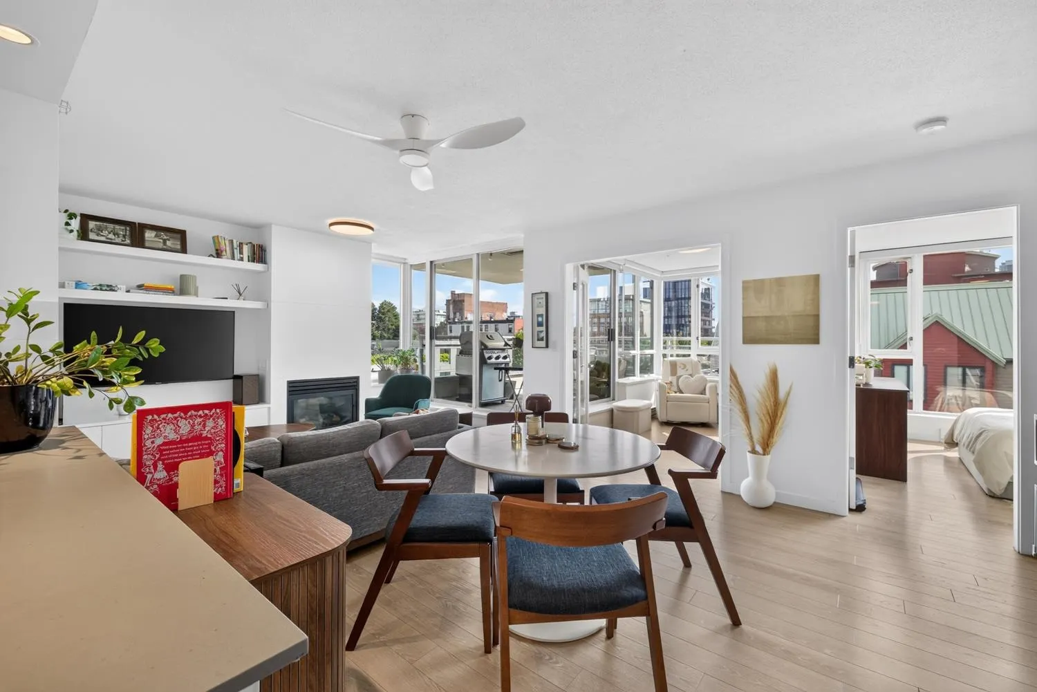 120 Milross Avenue #502