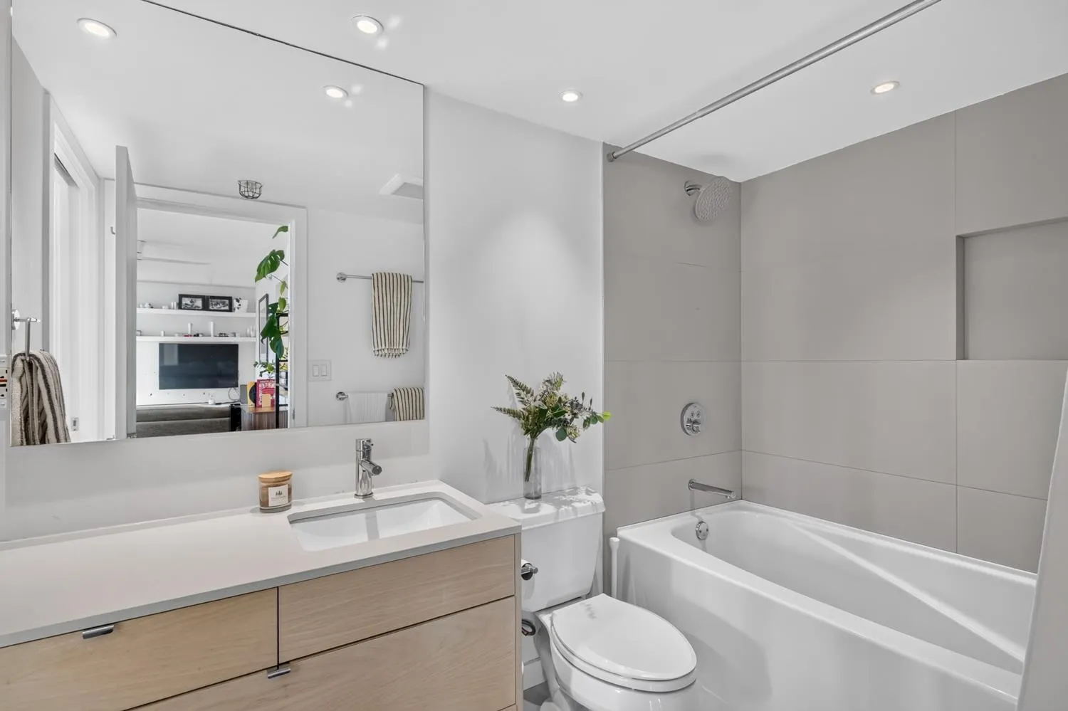 120 Milross Avenue #502
