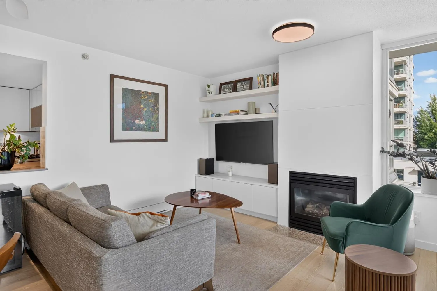 120 Milross Avenue #502