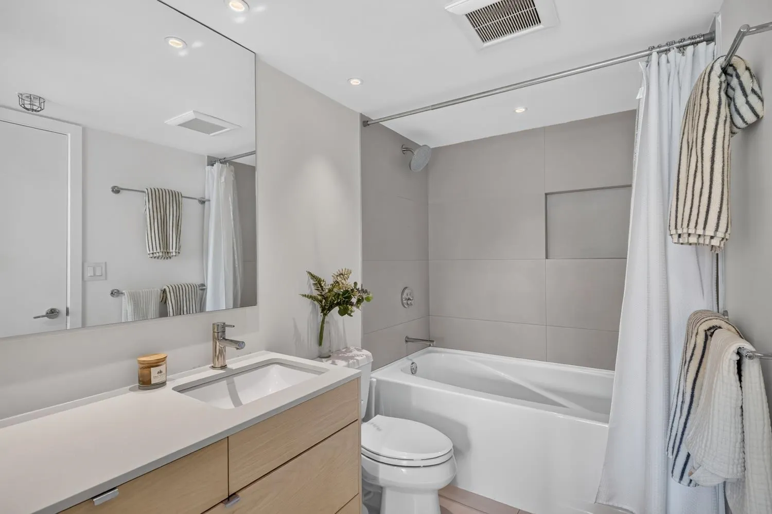 120 Milross Avenue #502
