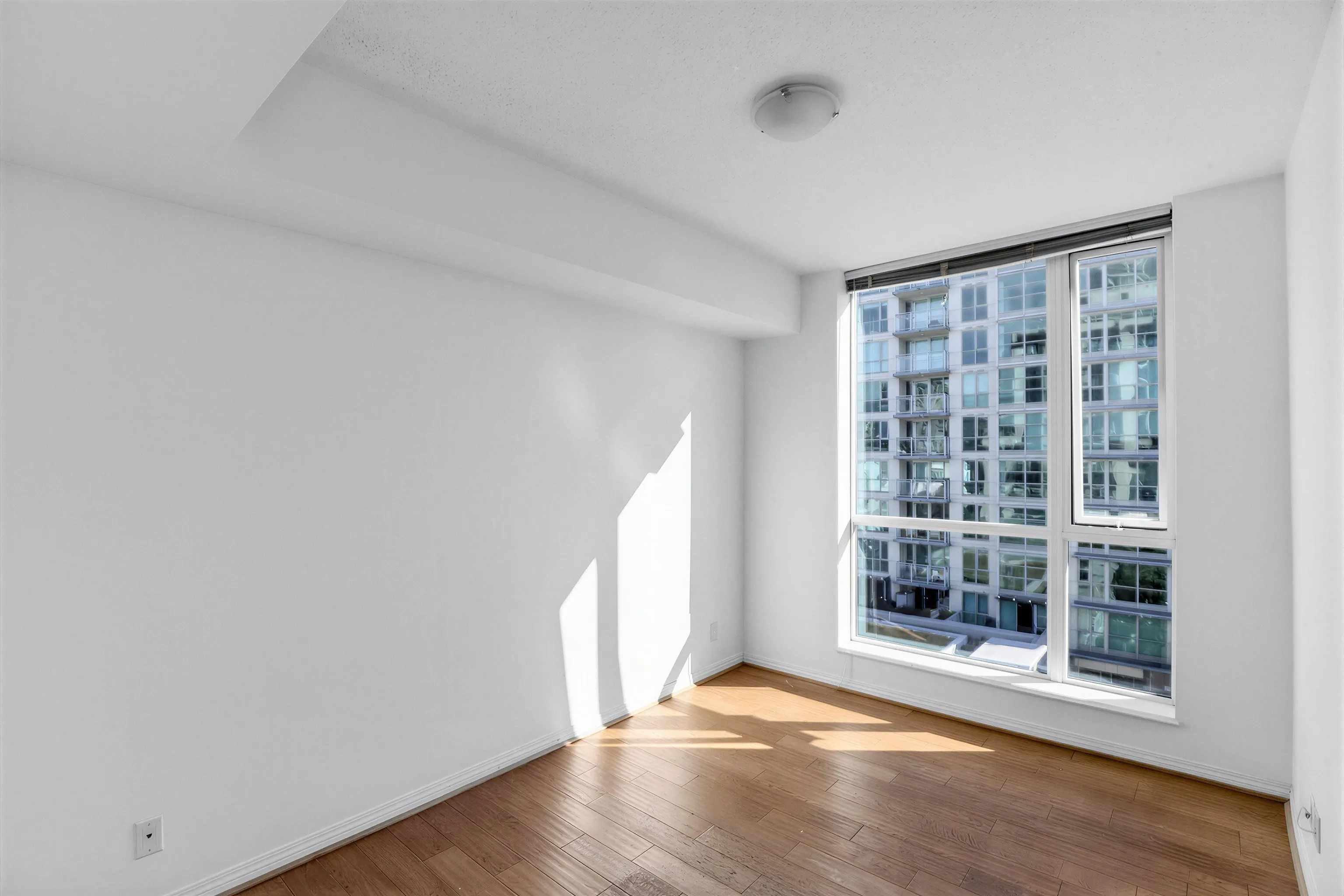 168 E Esplanade Avenue #806