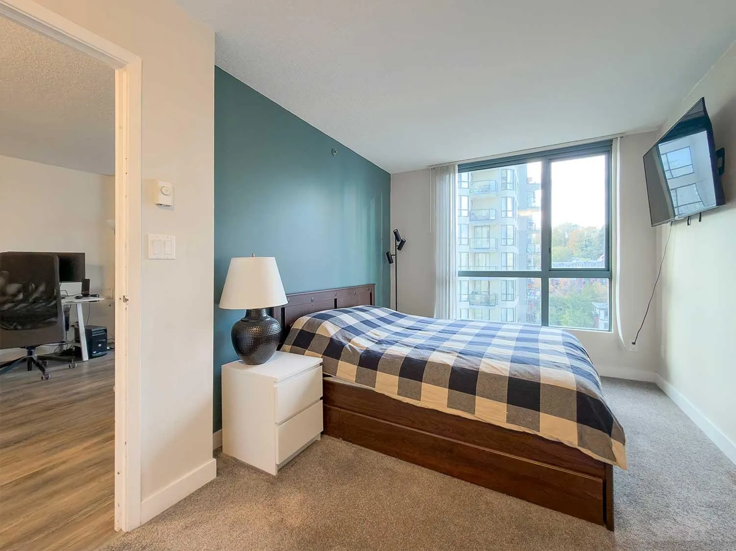 828 Agnes Street #904