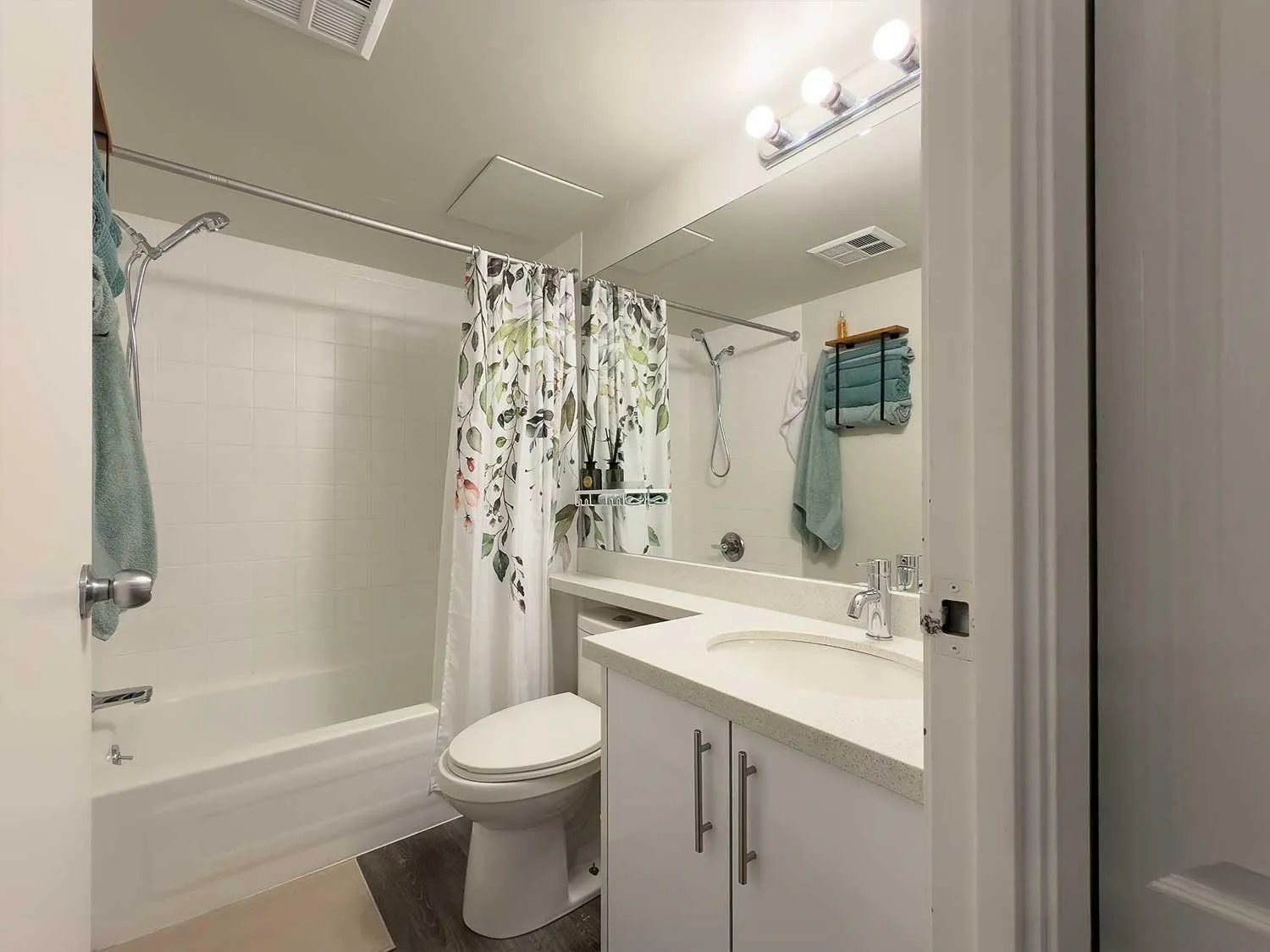 828 Agnes Street #904