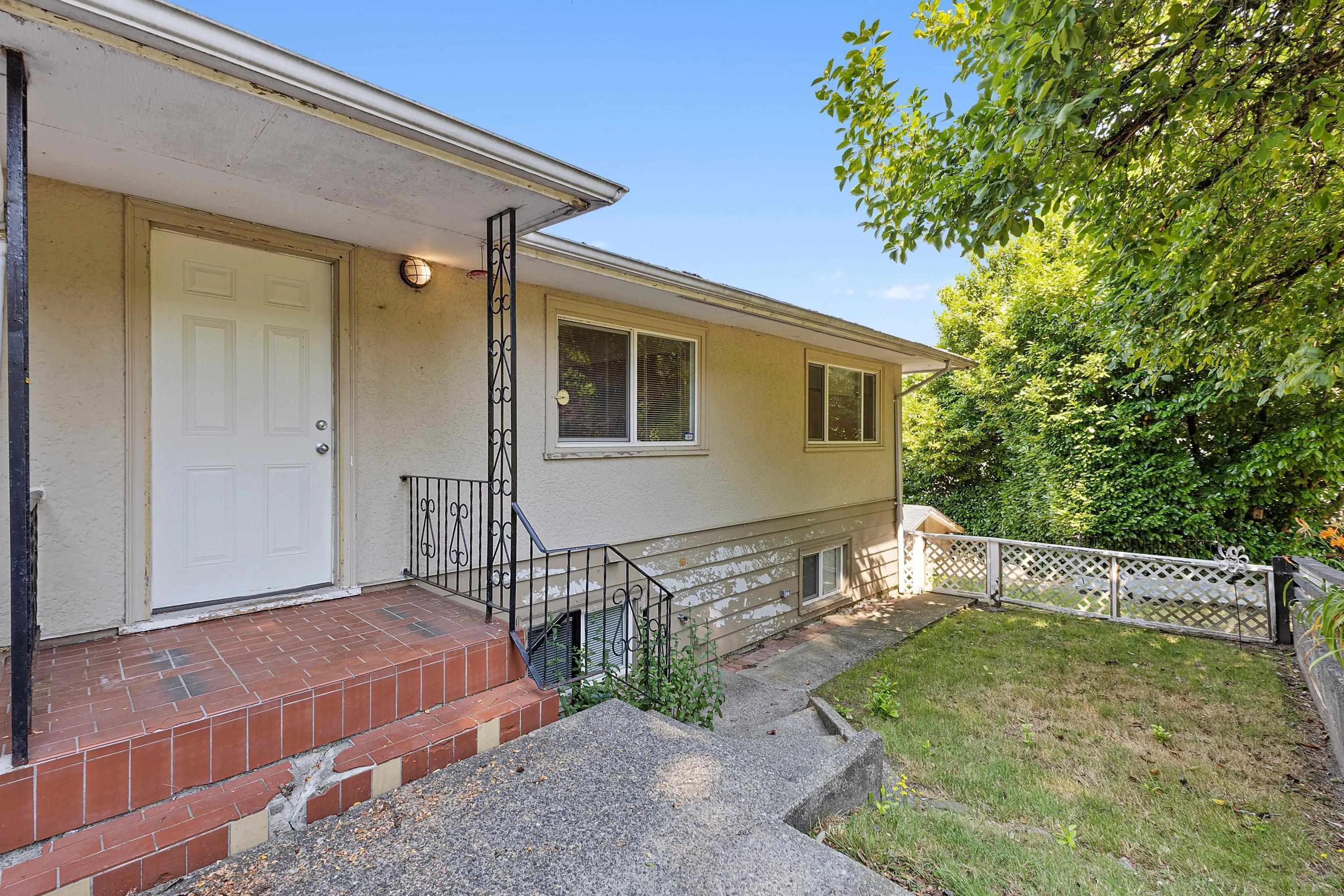 11028 129a Street