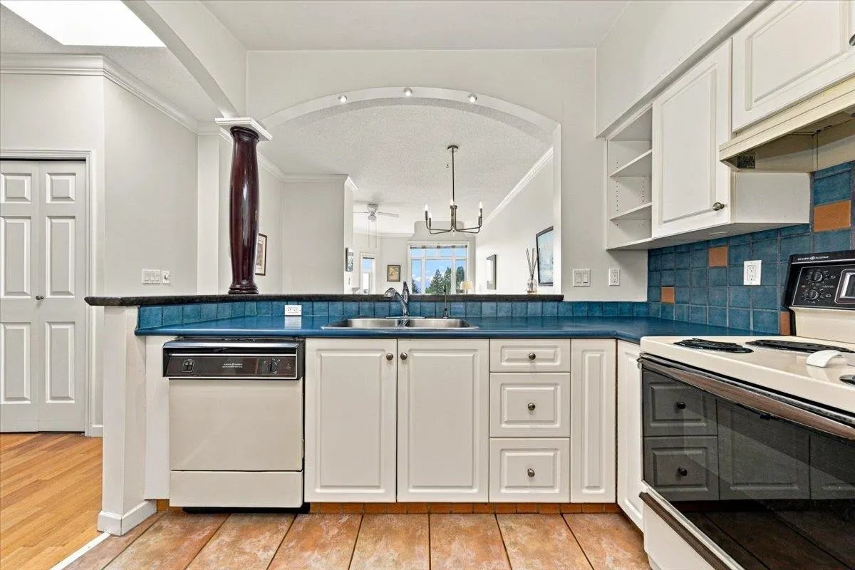 121 W 29th Street #403