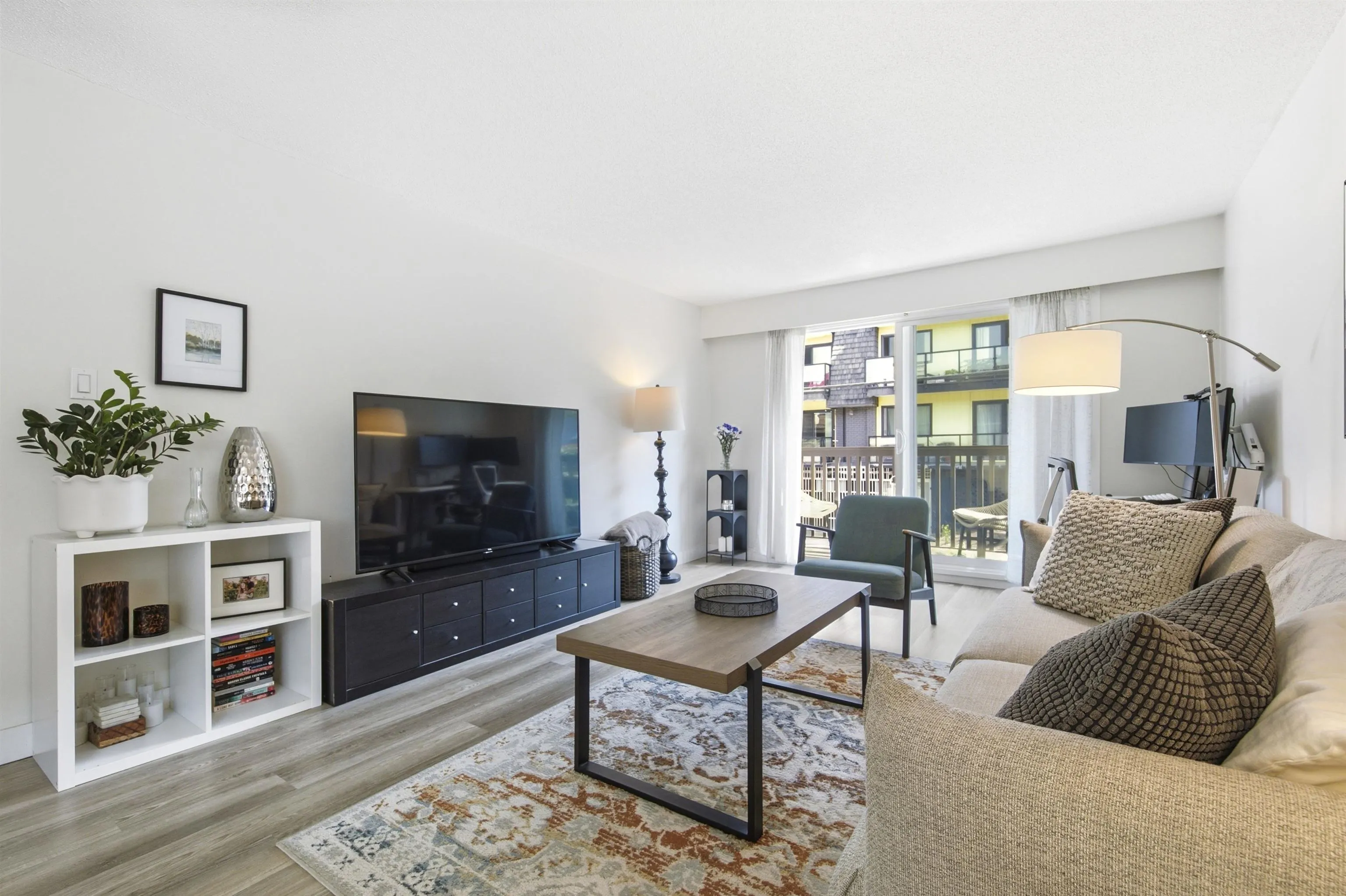 270 W 3rd Street #203
