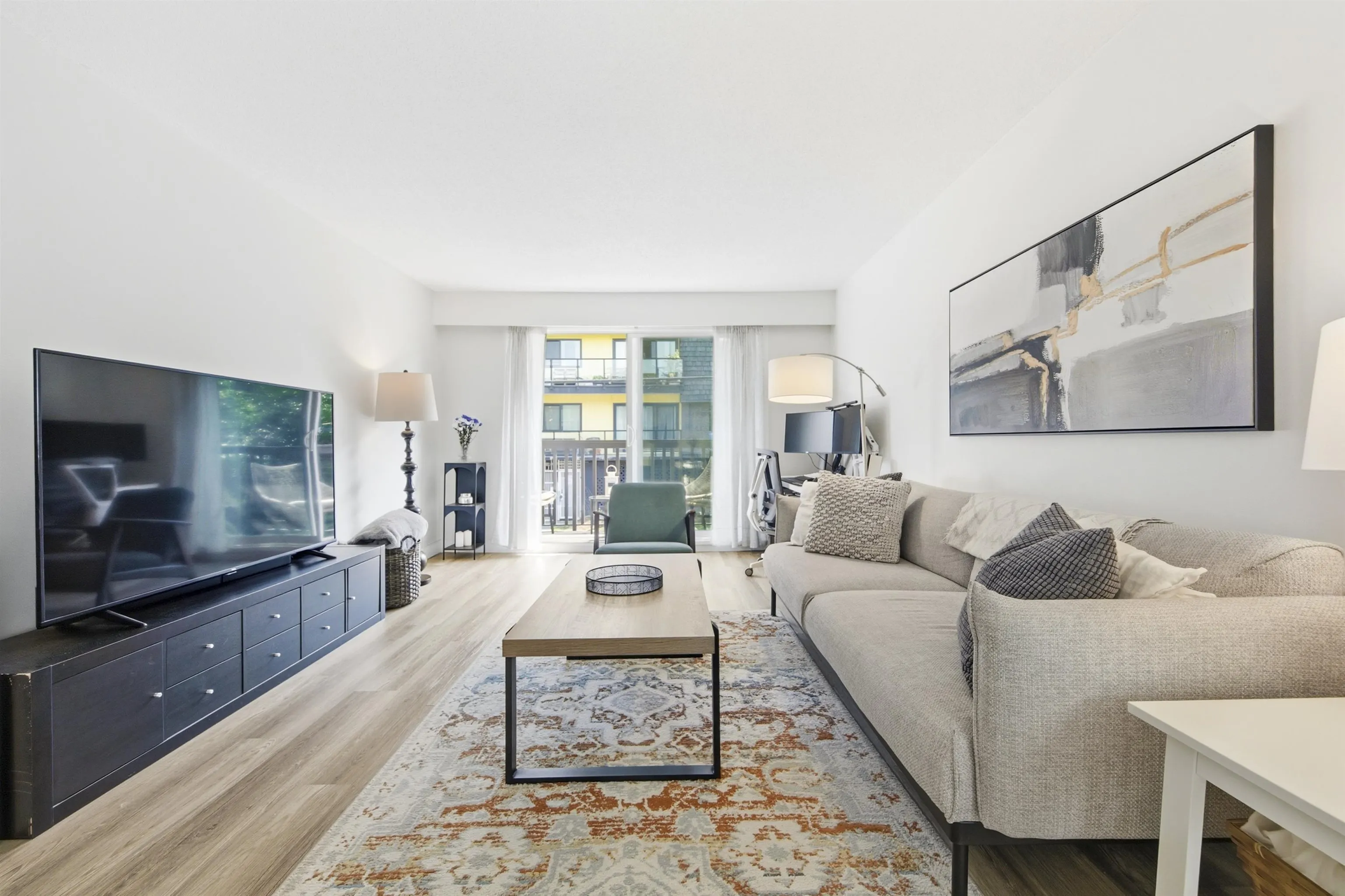 270 W 3rd Street #203