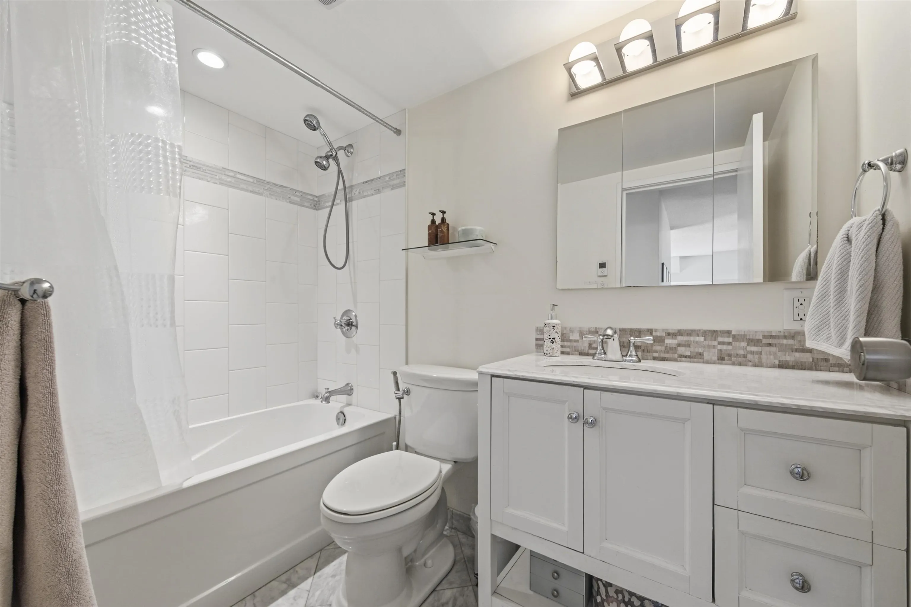 270 W 3rd Street #203