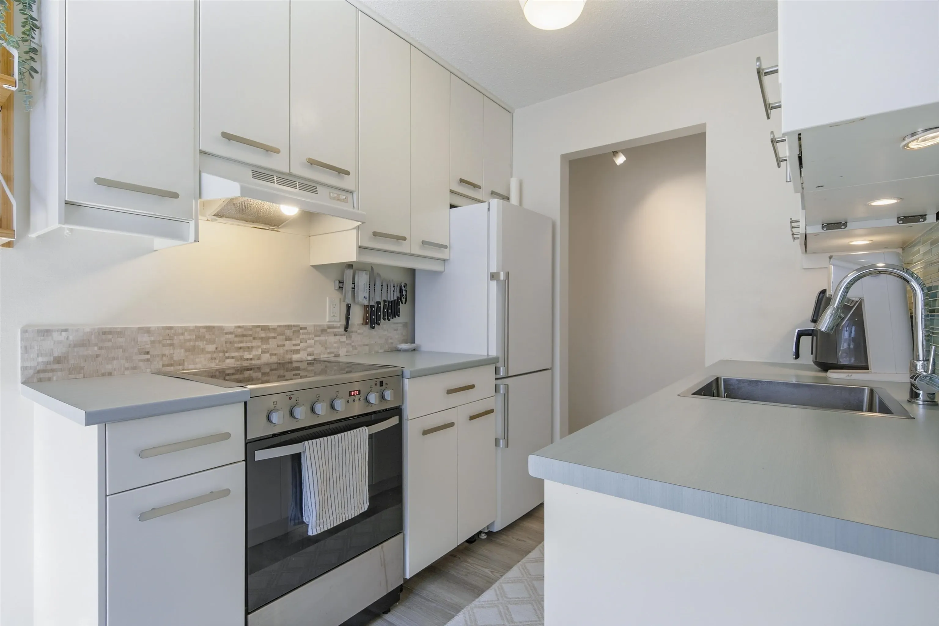 270 W 3rd Street #203