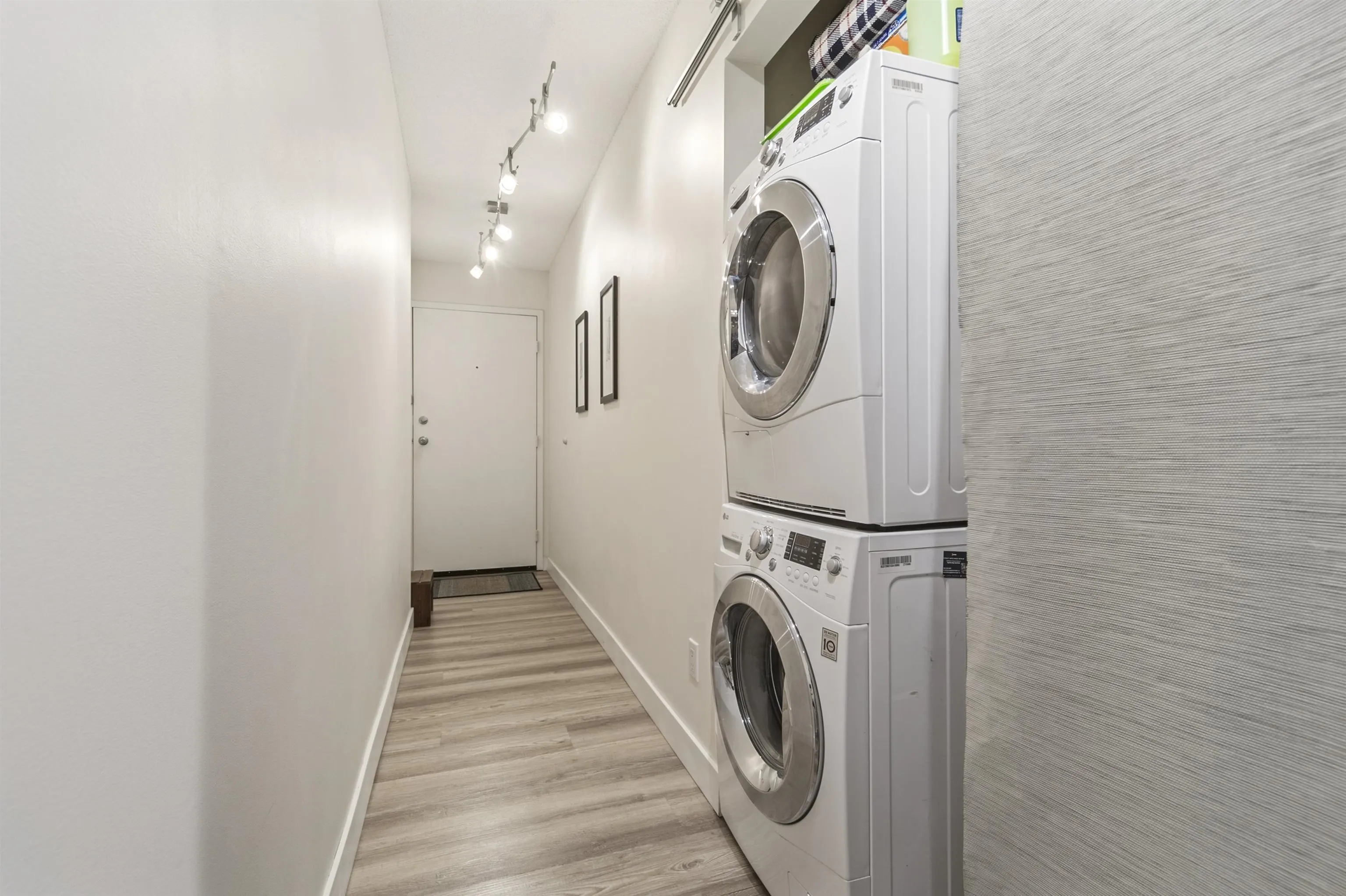 270 W 3rd Street #203