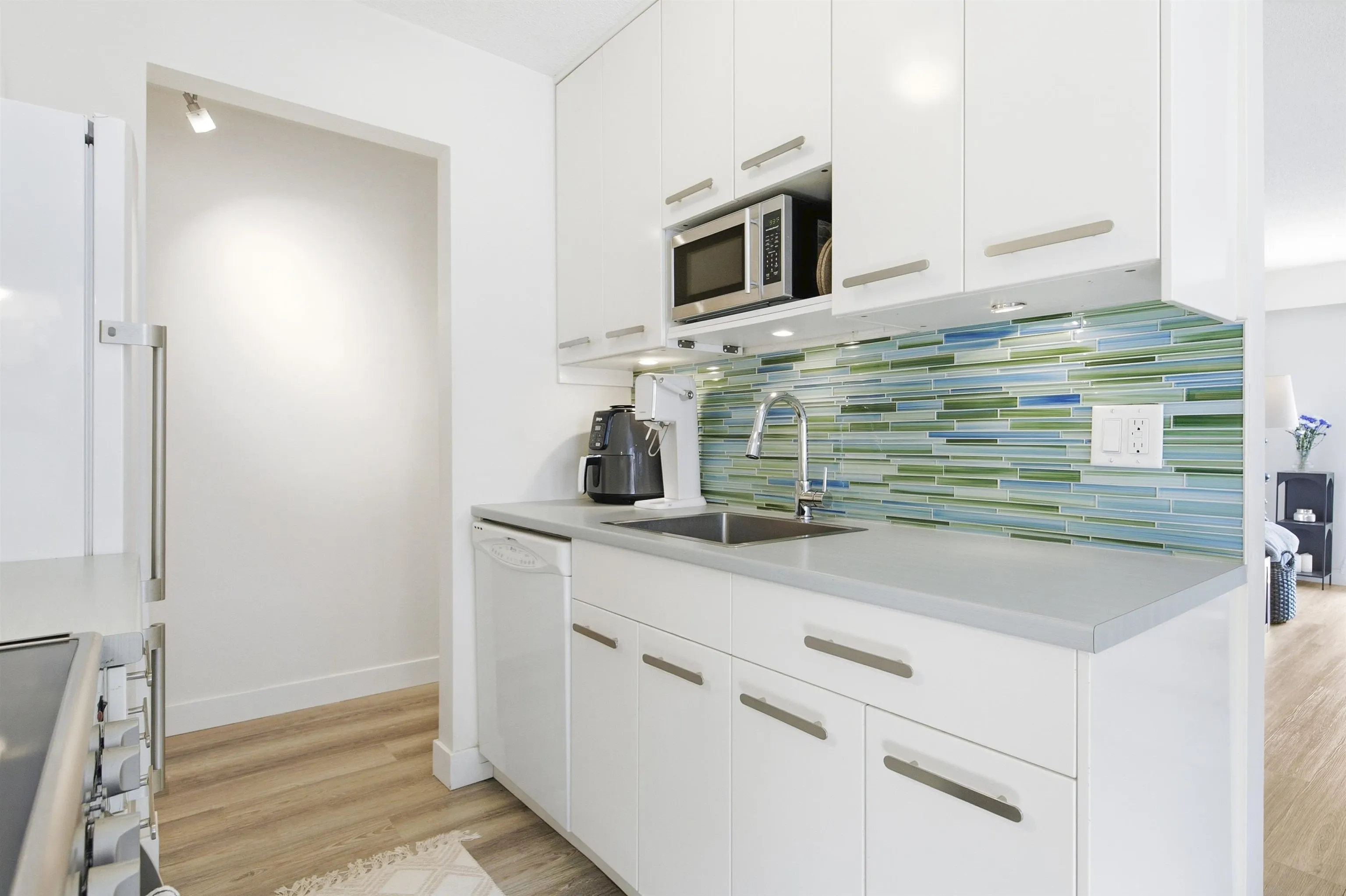 270 W 3rd Street #203