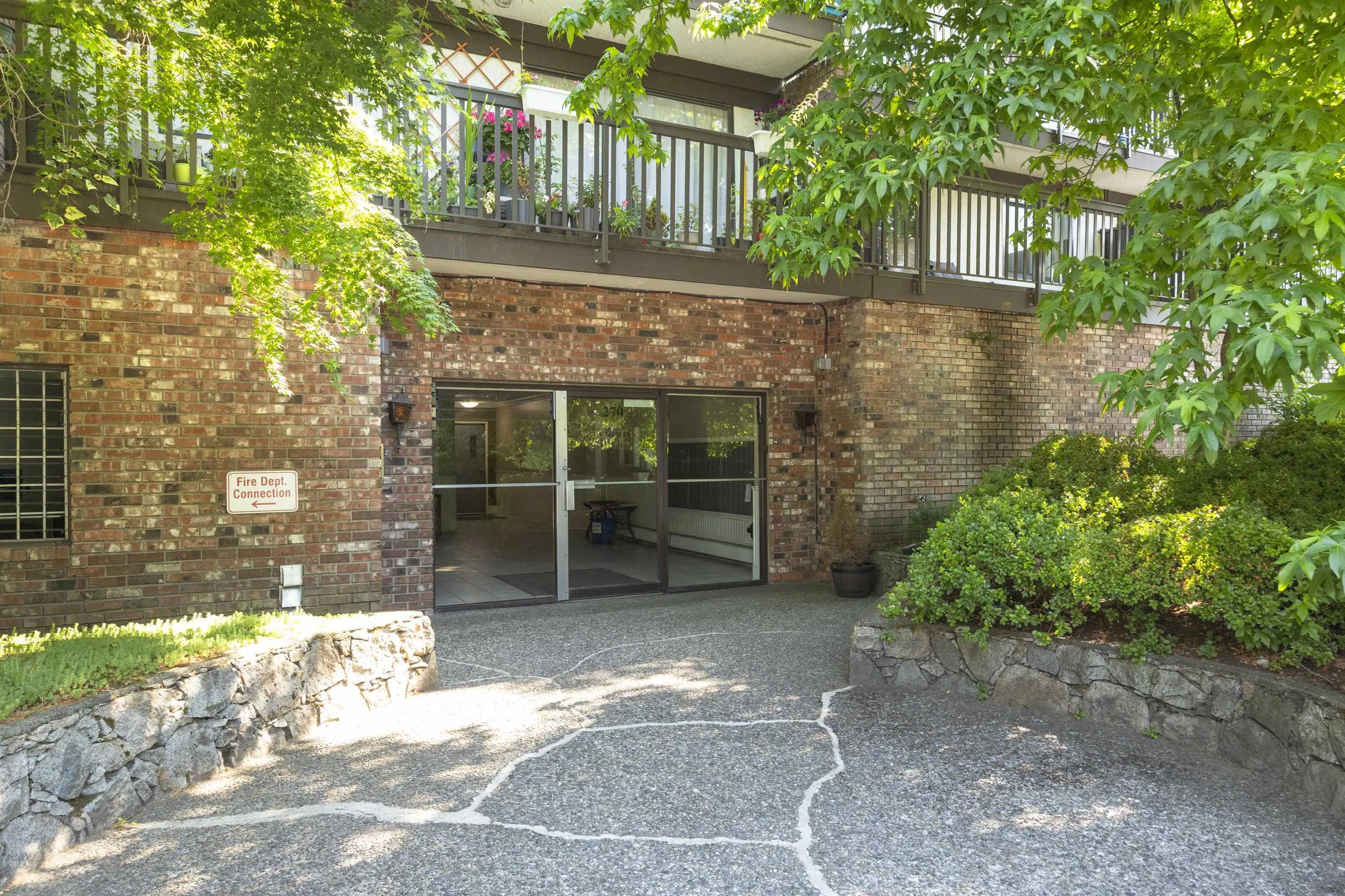 270 W 3rd Street #203