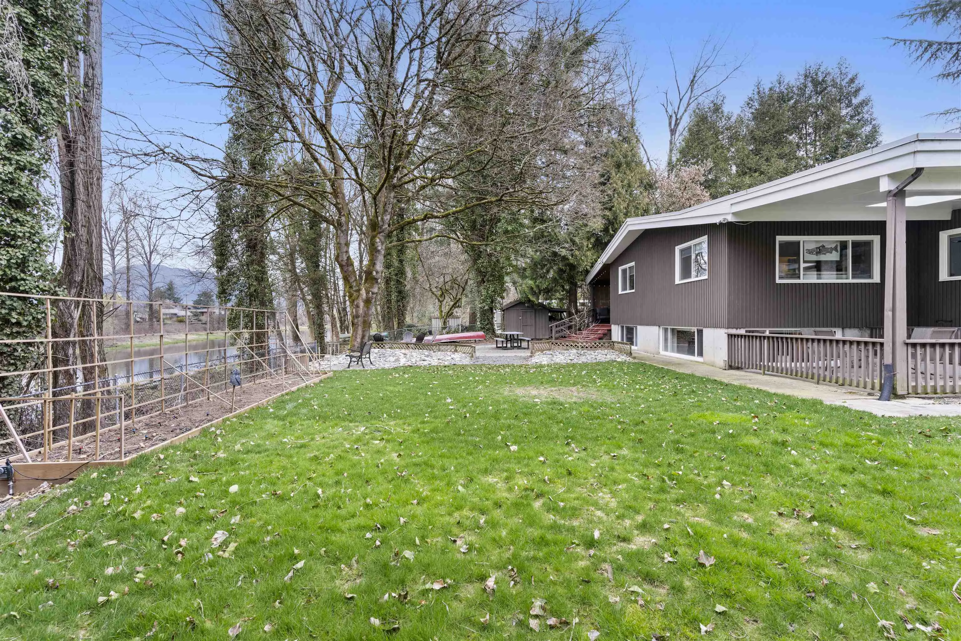 46589 Riverside Drive