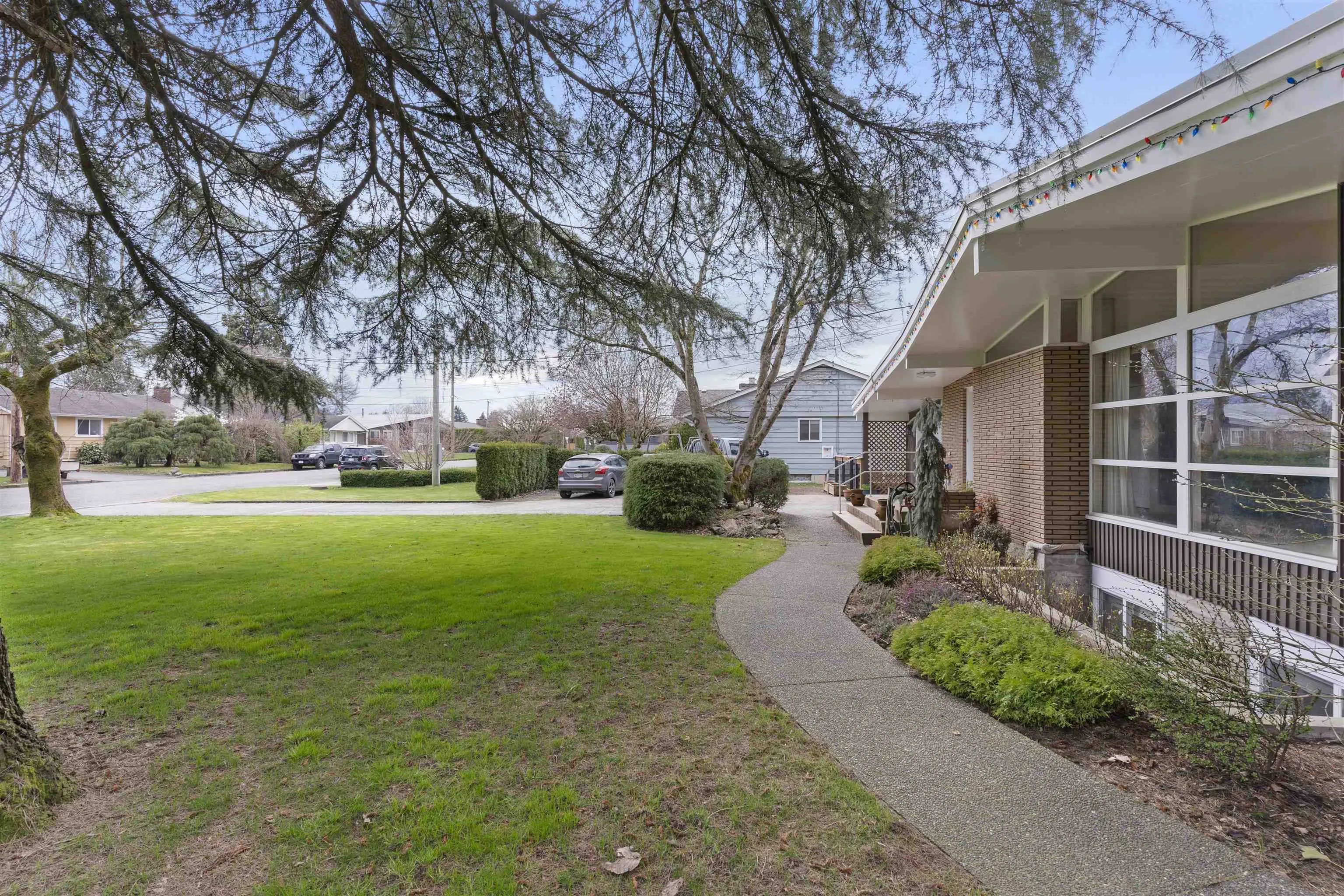 46589 Riverside Drive