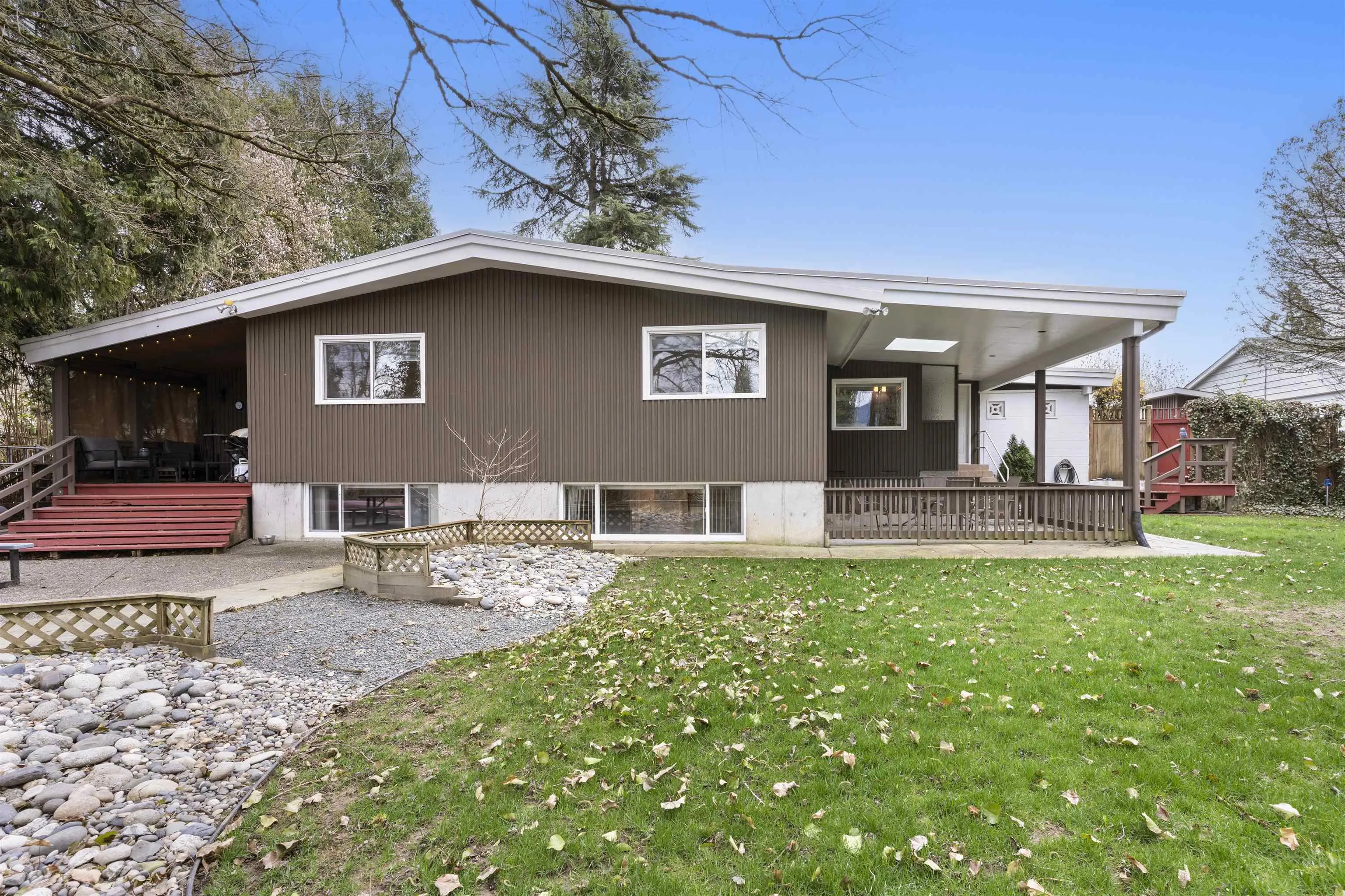 46589 Riverside Drive