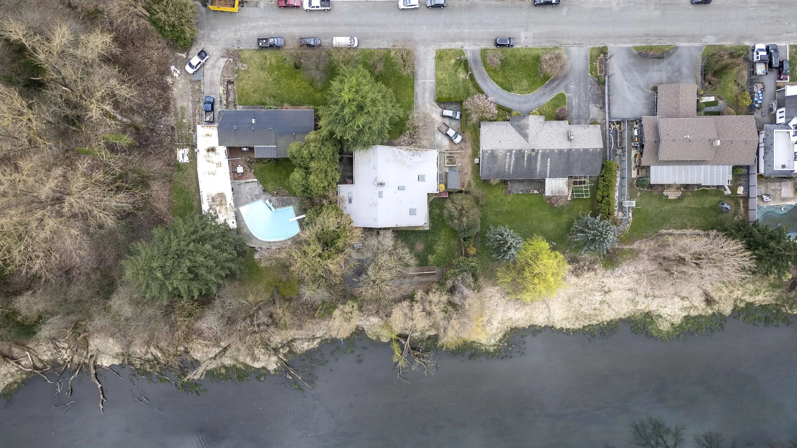 46589 Riverside Drive
