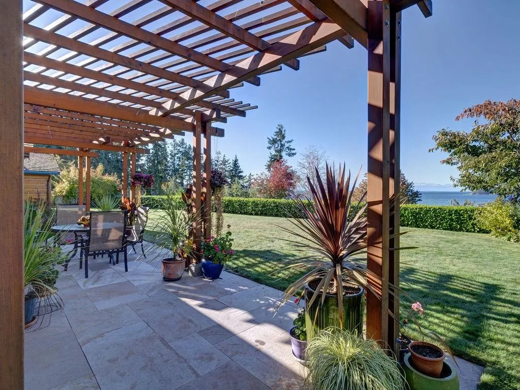 5229 Yacht Road