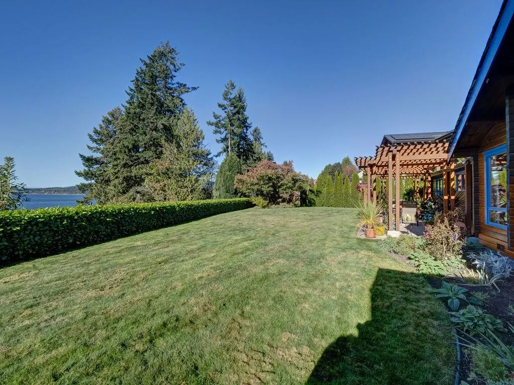 5229 Yacht Road
