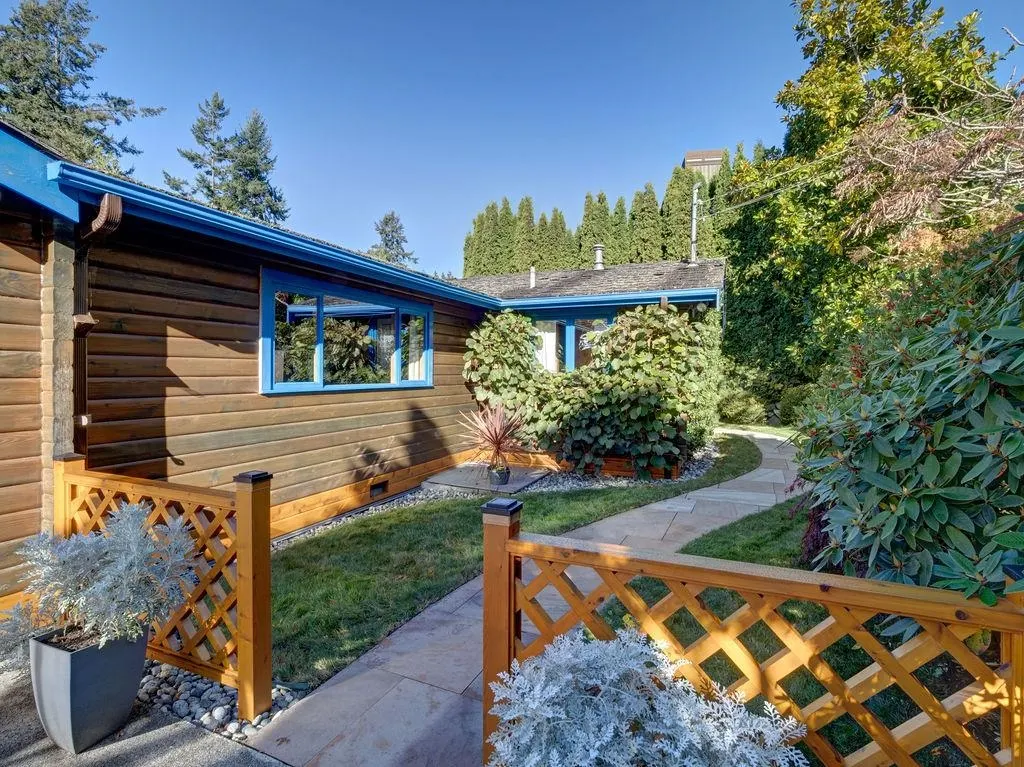 5229 Yacht Road