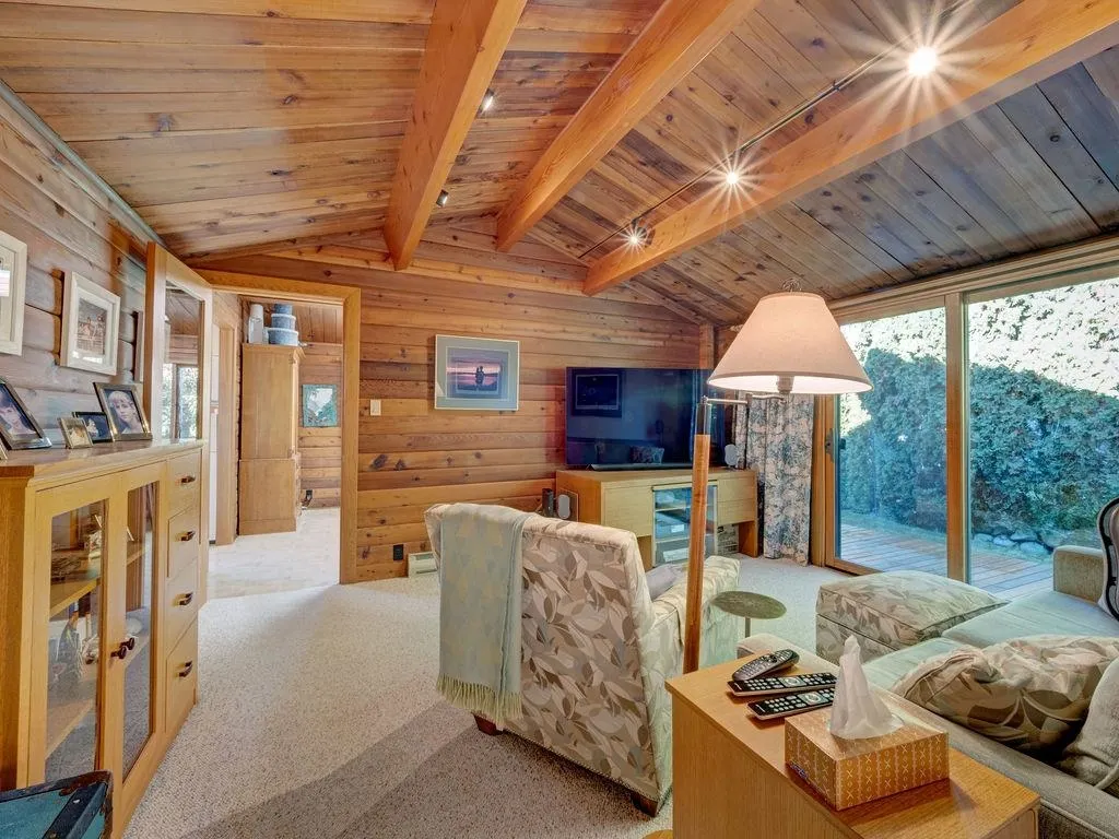 5229 Yacht Road
