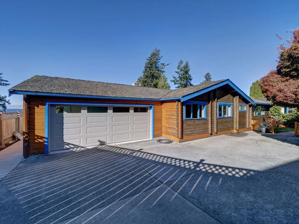 5229 Yacht Road
