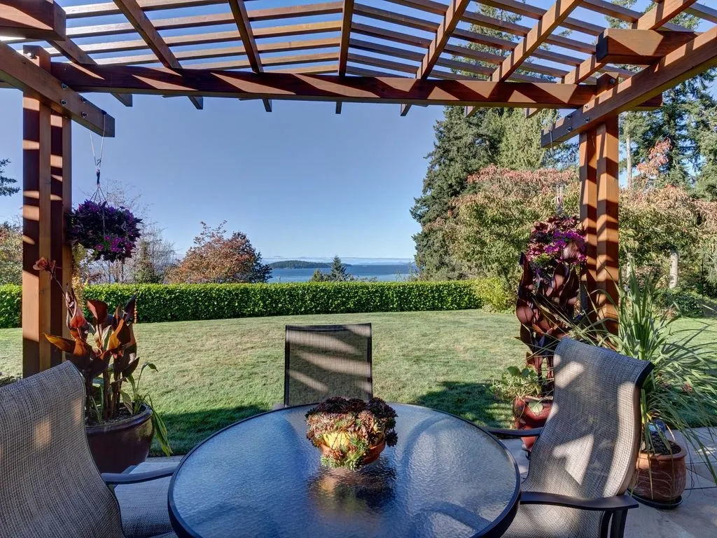 5229 Yacht Road