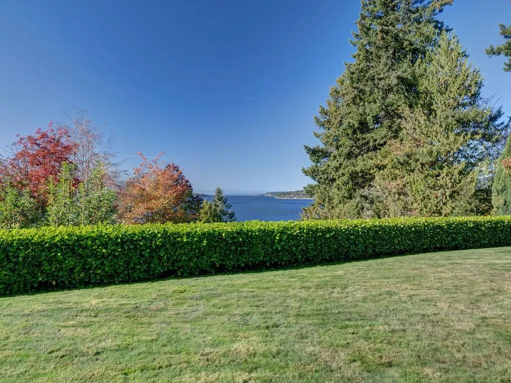 5229 Yacht Road