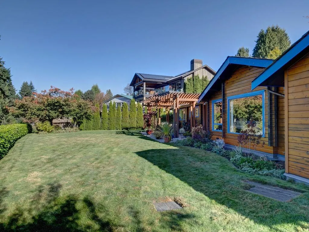 5229 Yacht Road