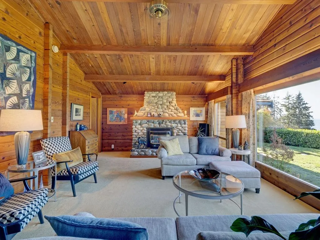 5229 Yacht Road