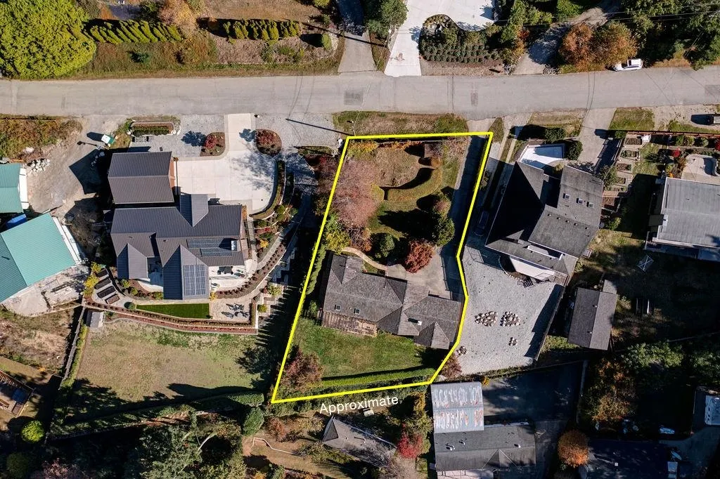 5229 Yacht Road