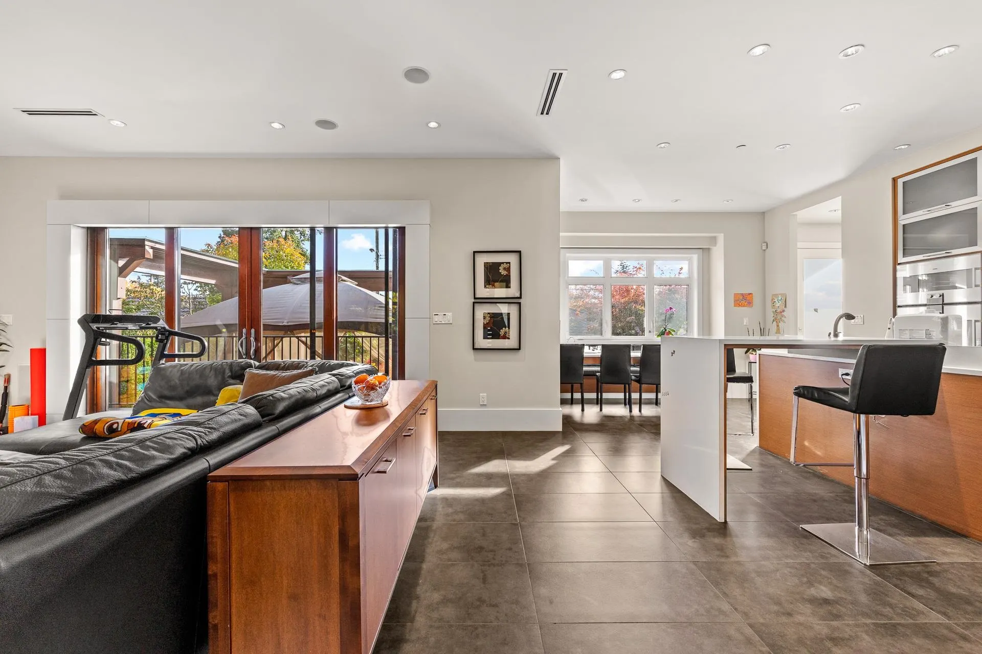1420 W 54th Avenue