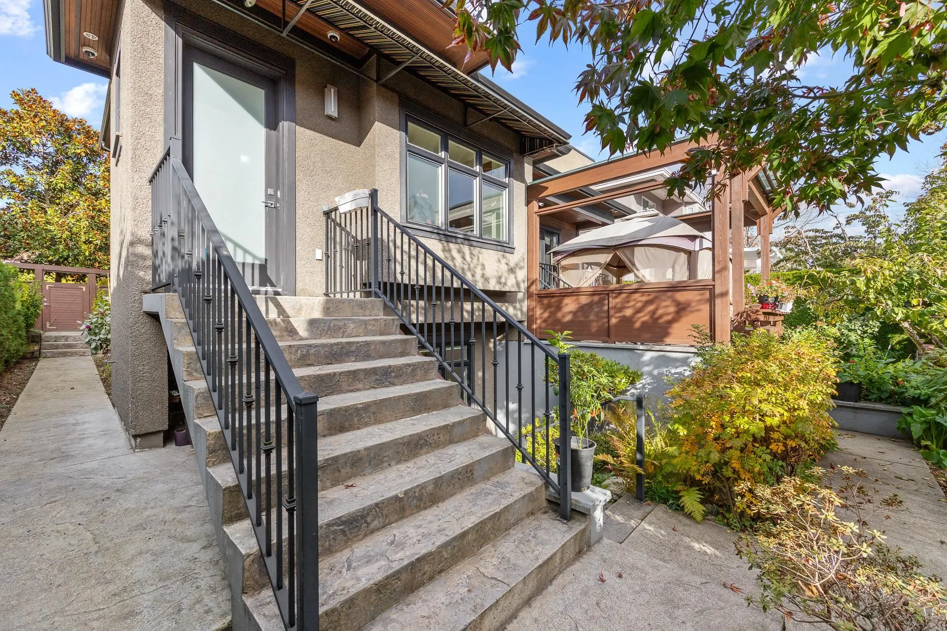 1420 W 54th Avenue