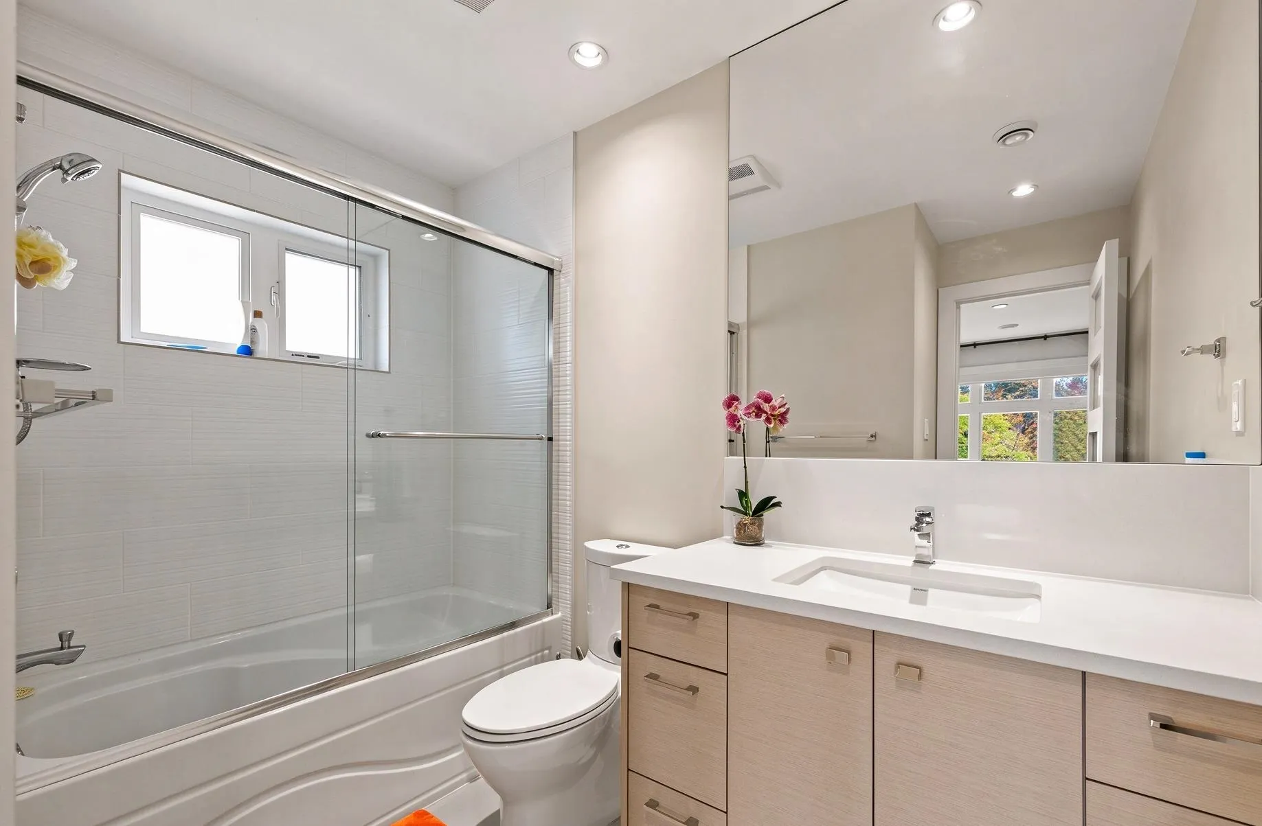 1420 W 54th Avenue