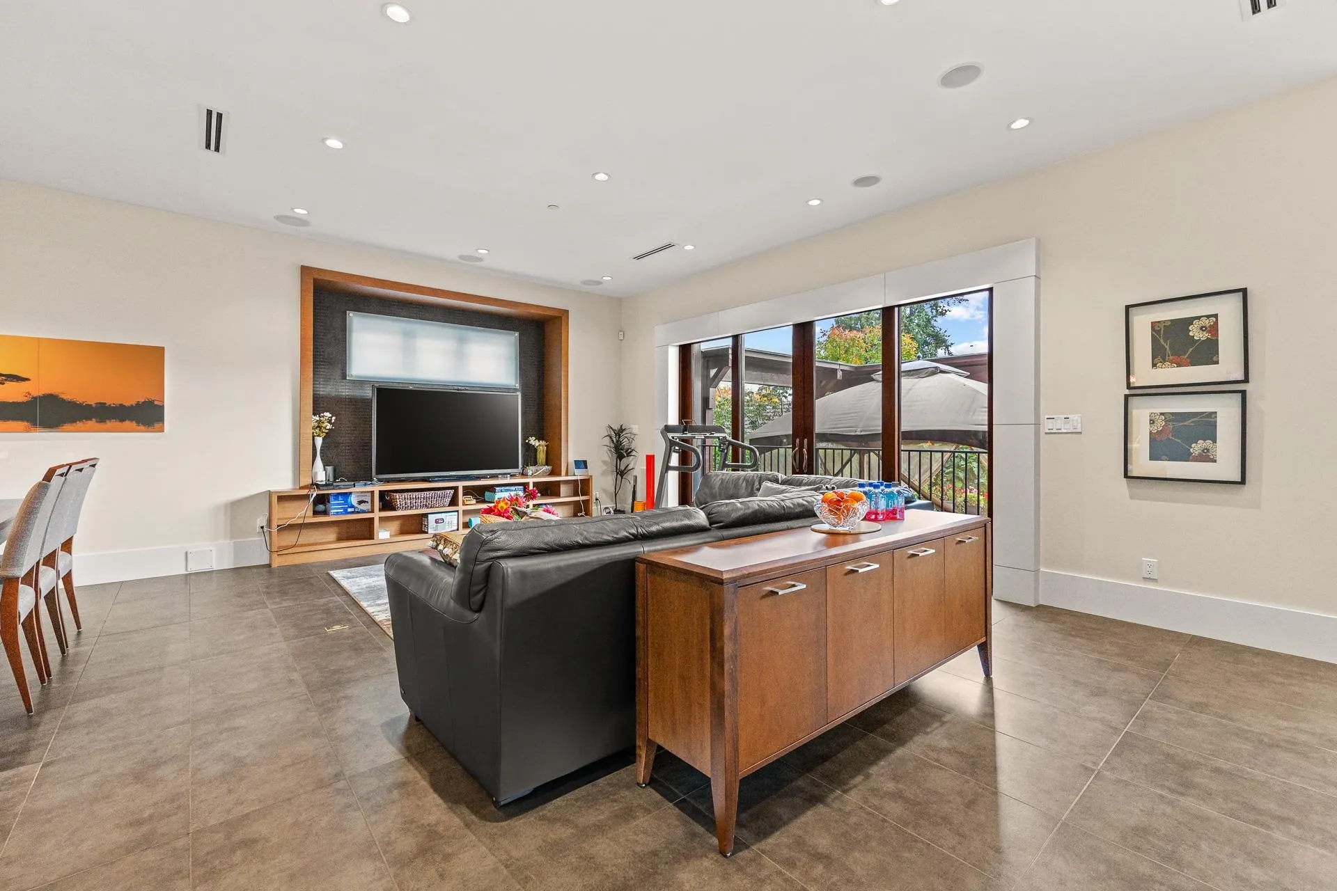 1420 W 54th Avenue