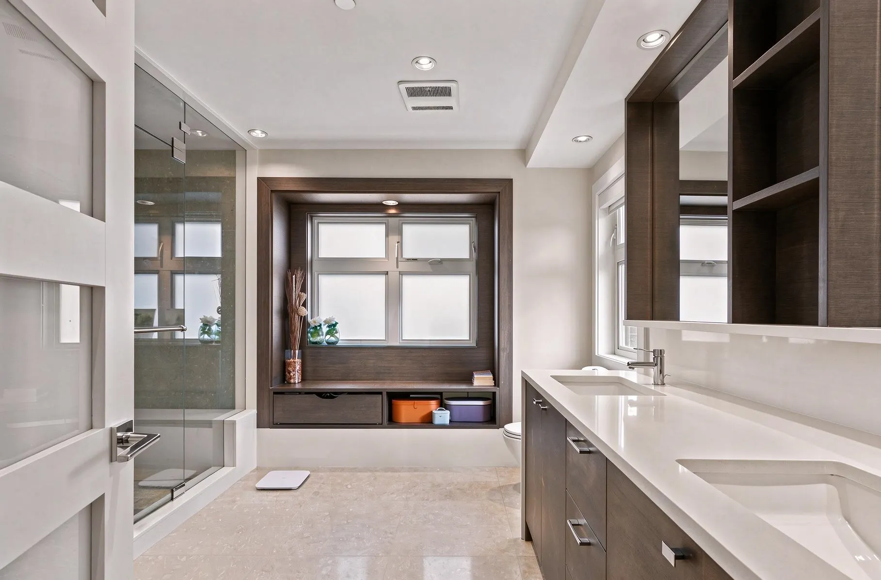 1420 W 54th Avenue