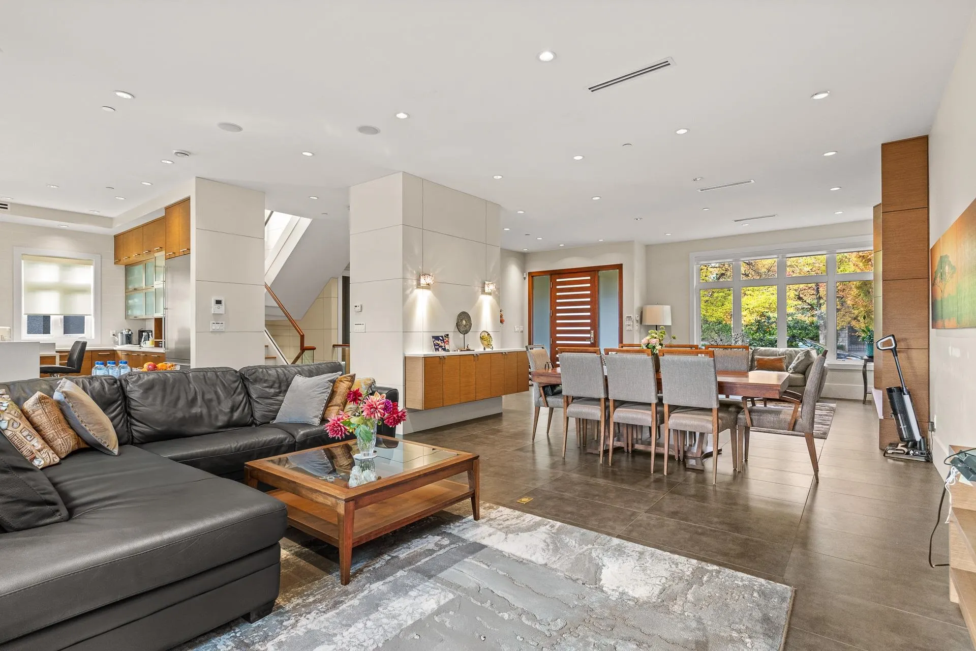 1420 W 54th Avenue