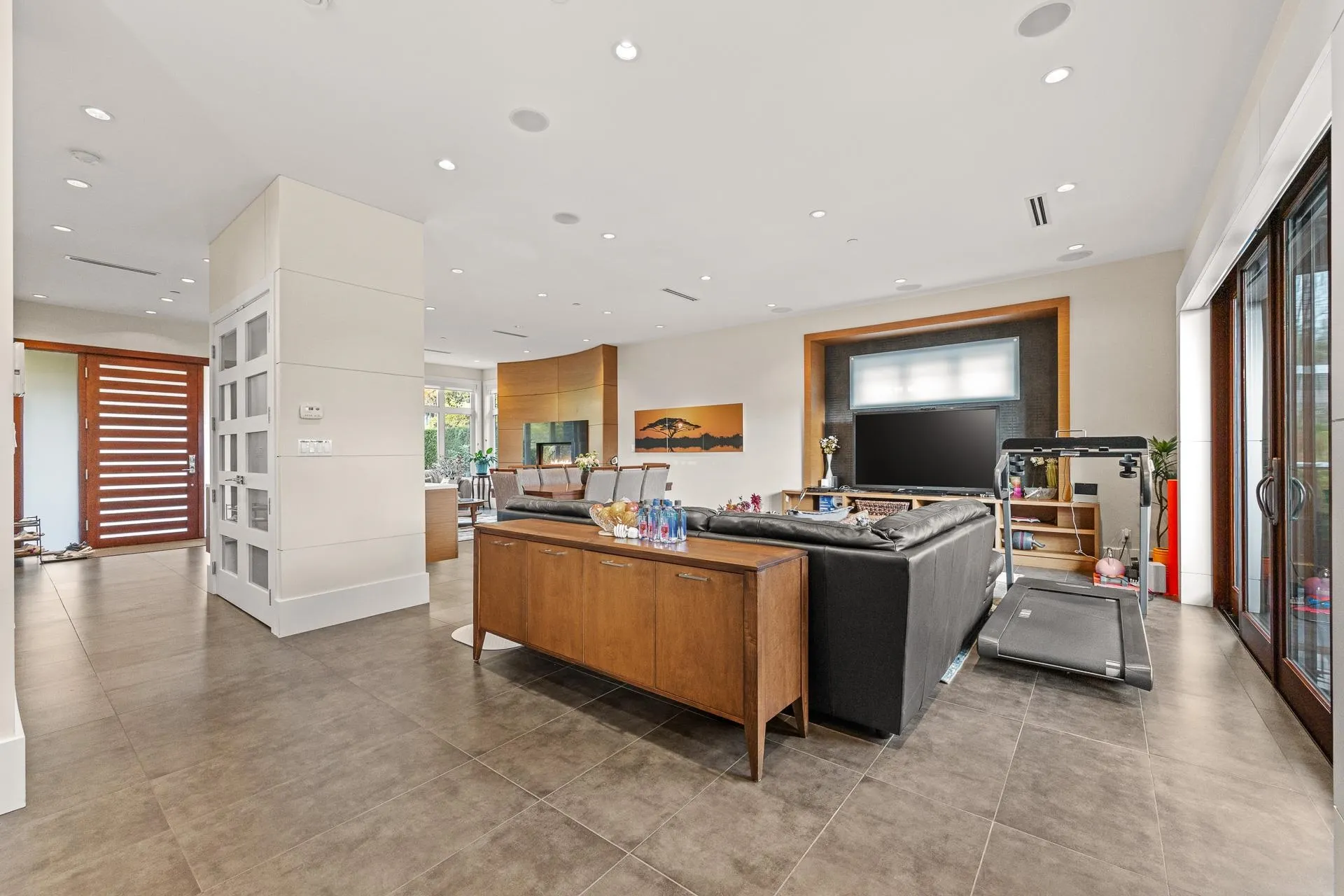 1420 W 54th Avenue